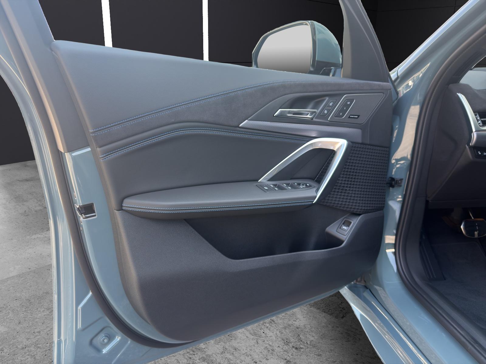 BMW iX2 30 xDrive-image-14