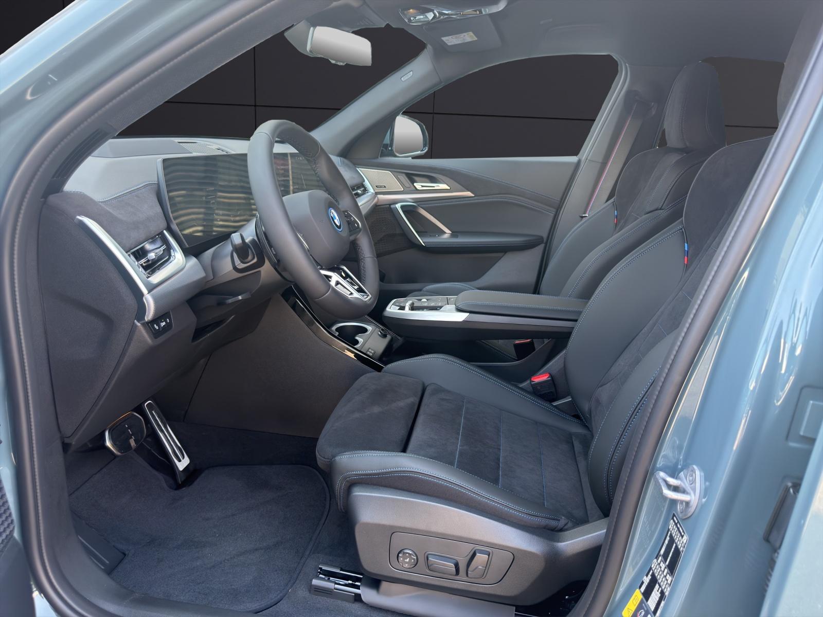 BMW iX2 30 xDrive-image-9