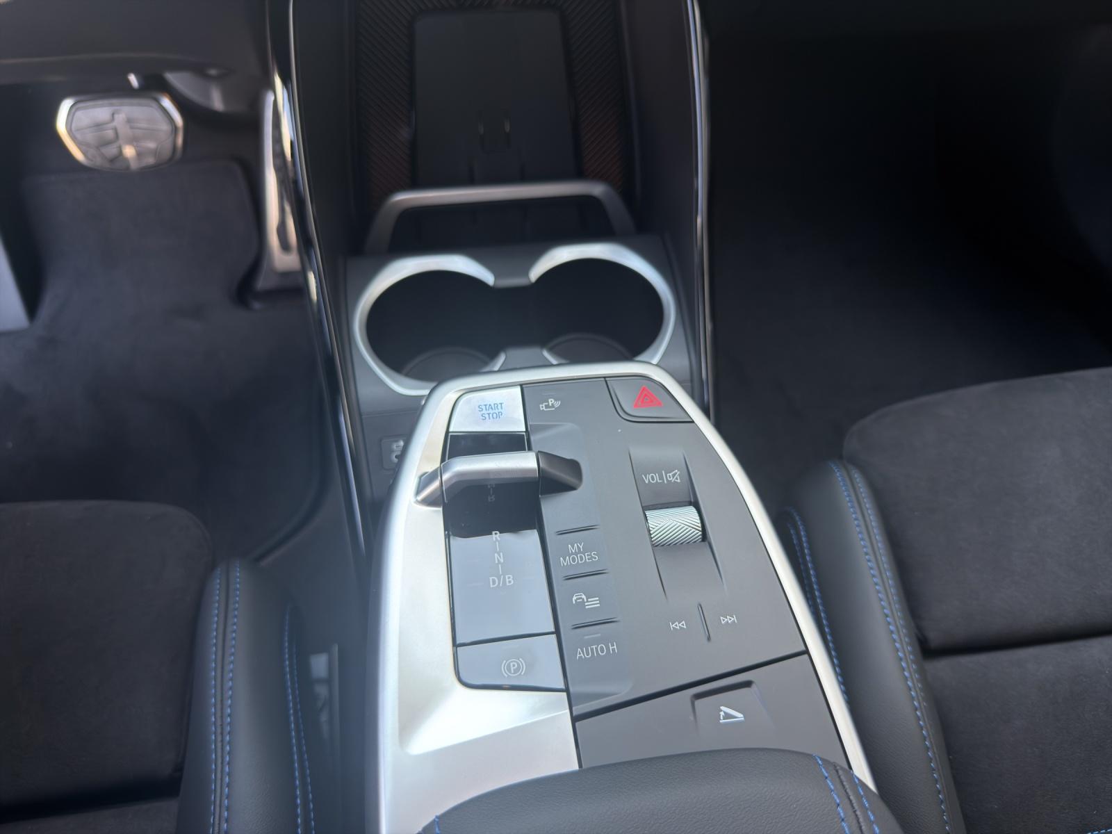 BMW iX2 30 xDrive-image-12