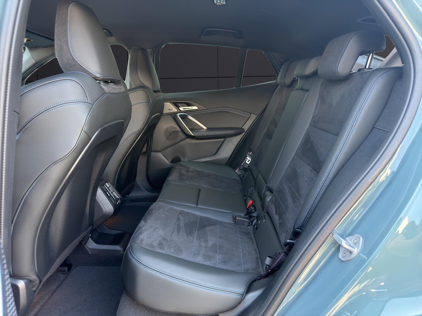 BMW iX2 30 xDrive-image-17
