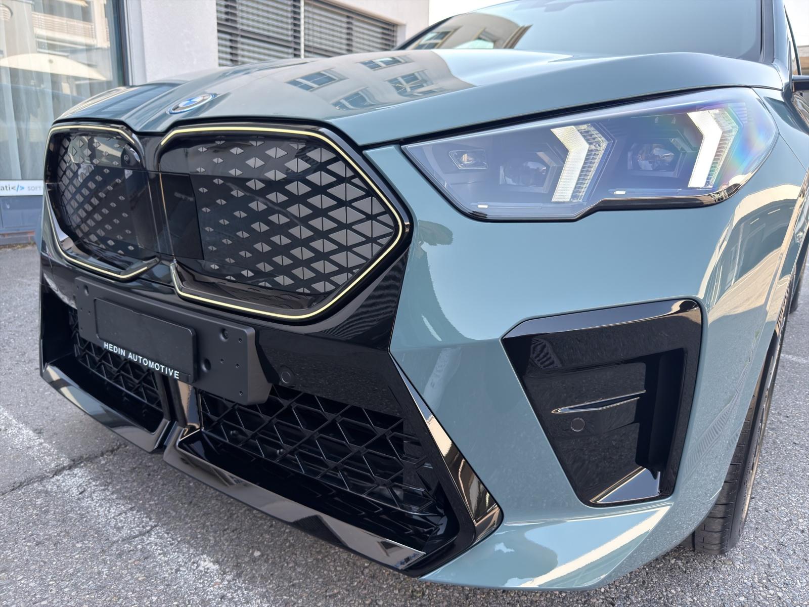 BMW iX2 30 xDrive-image-20
