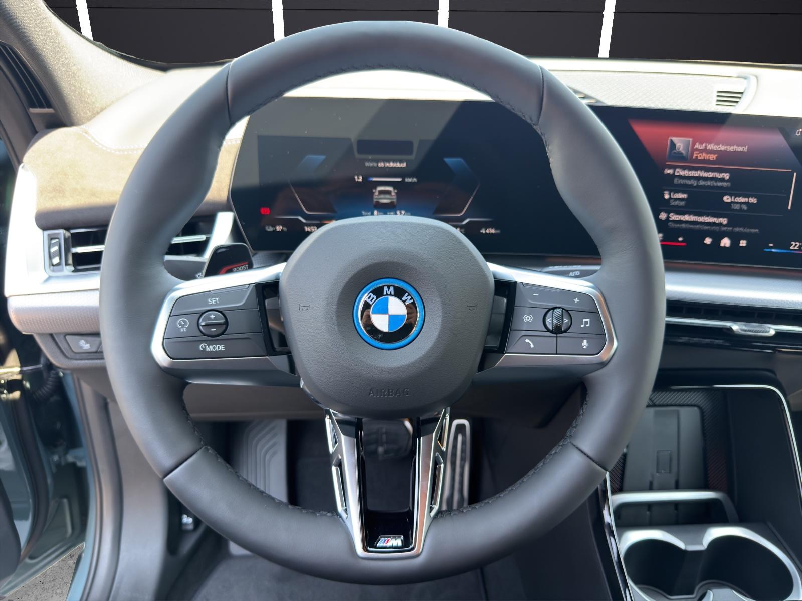BMW iX2 30 xDrive-image-11