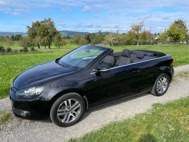 VW VW Golf Cabrio 1.2 TSI BMT Black Line-image-0