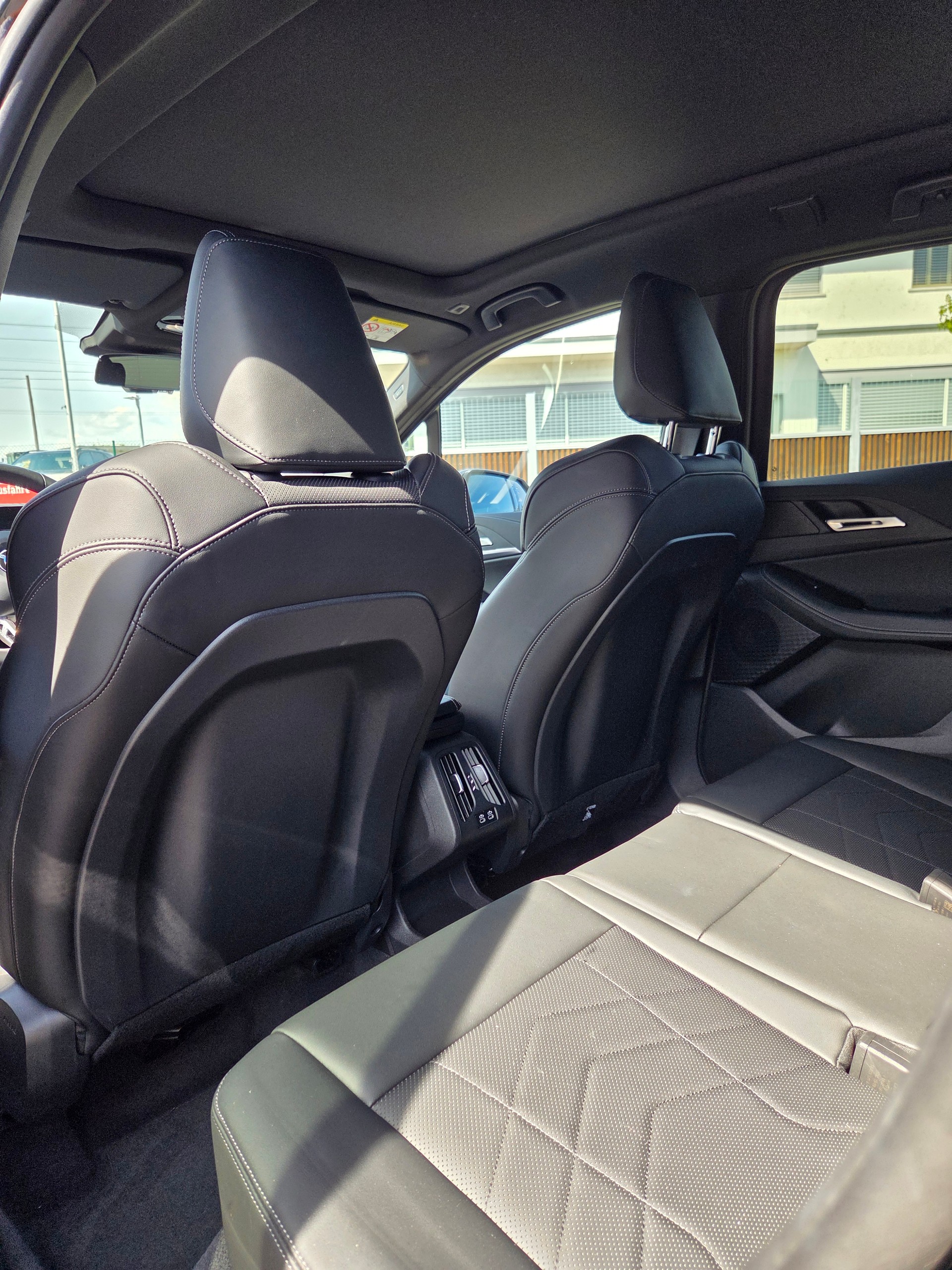 BMW 218d Active Tourer M Sport DKG-image-10