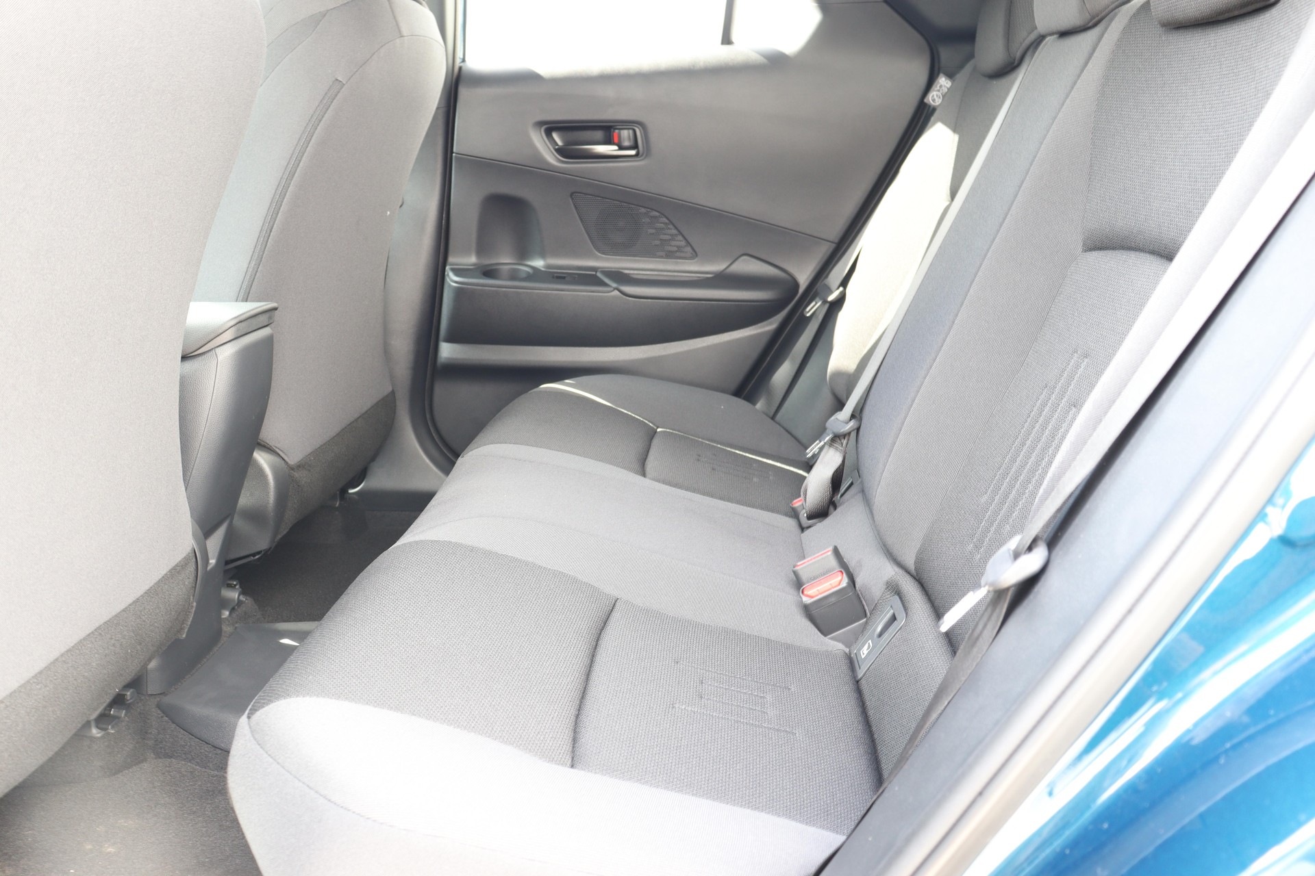 TOYOTA C-HR 2.0 PHEV Swiss Edition-image-5