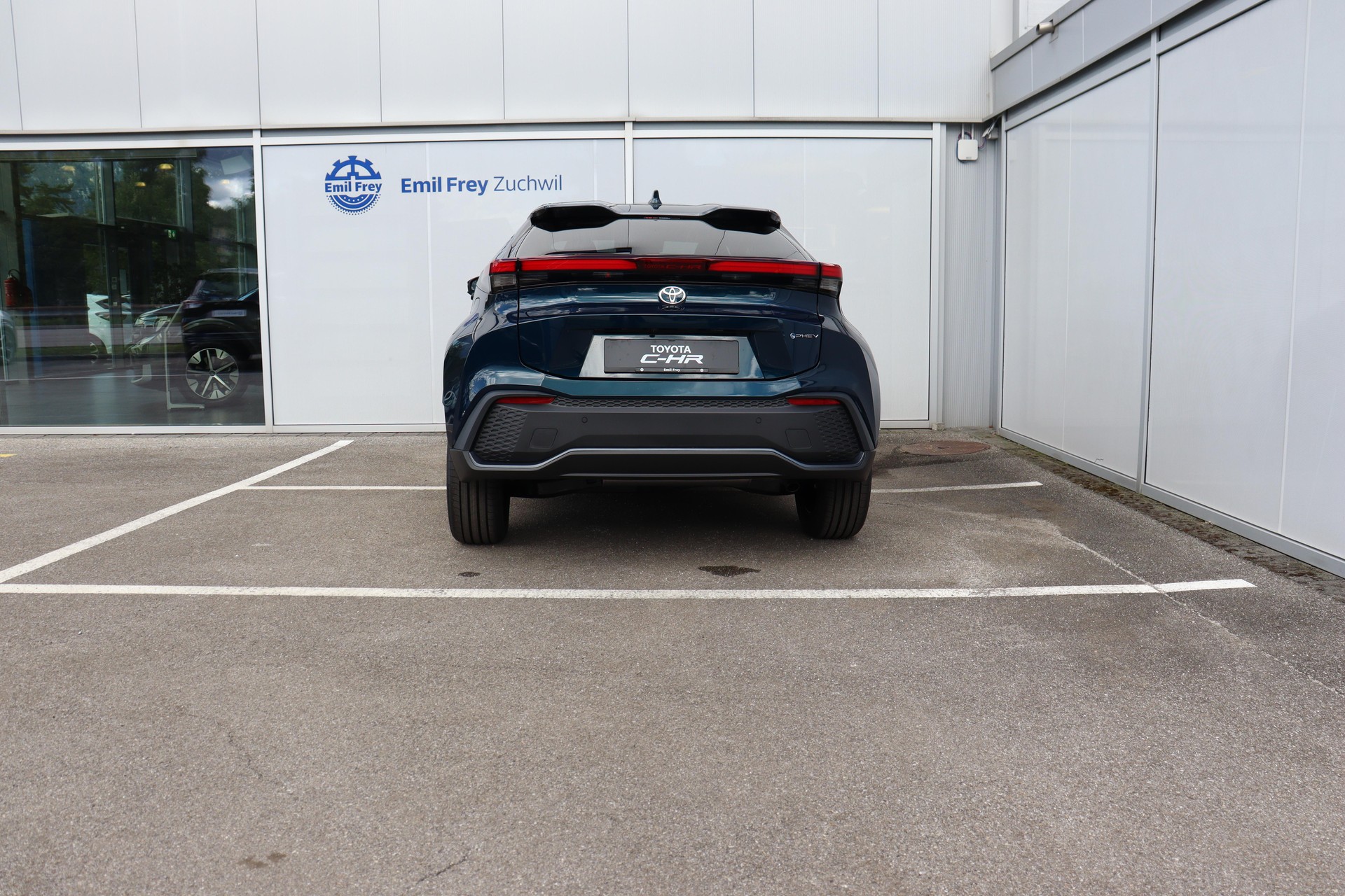 TOYOTA C-HR 2.0 PHEV Swiss Edition-image-3