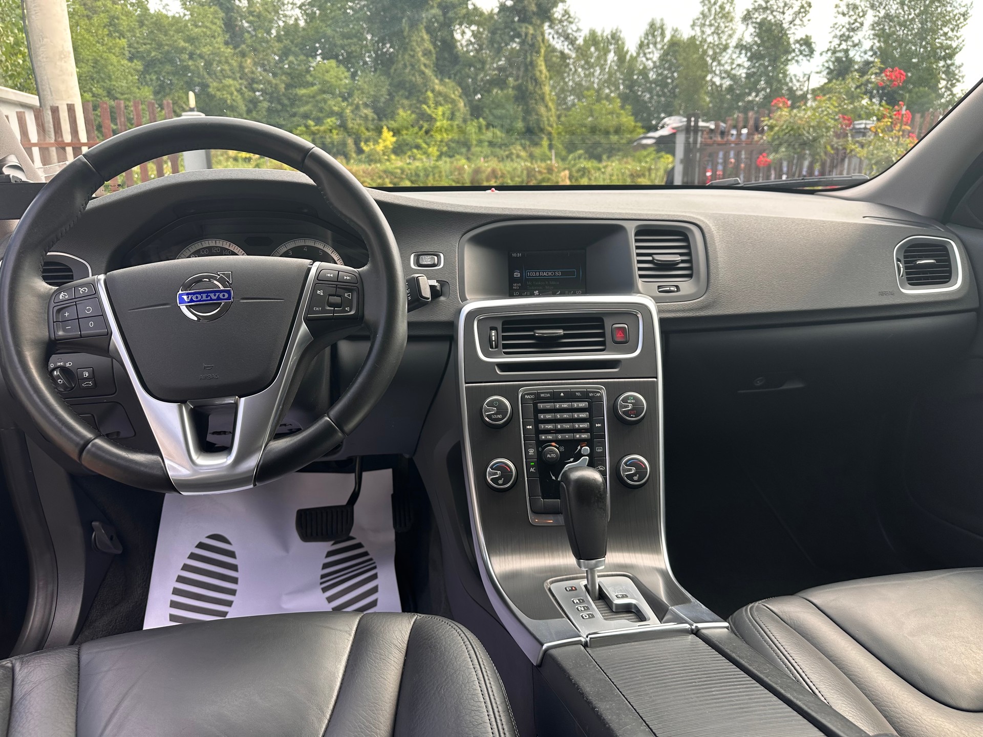 VOLVO S60 2.0T-image-6