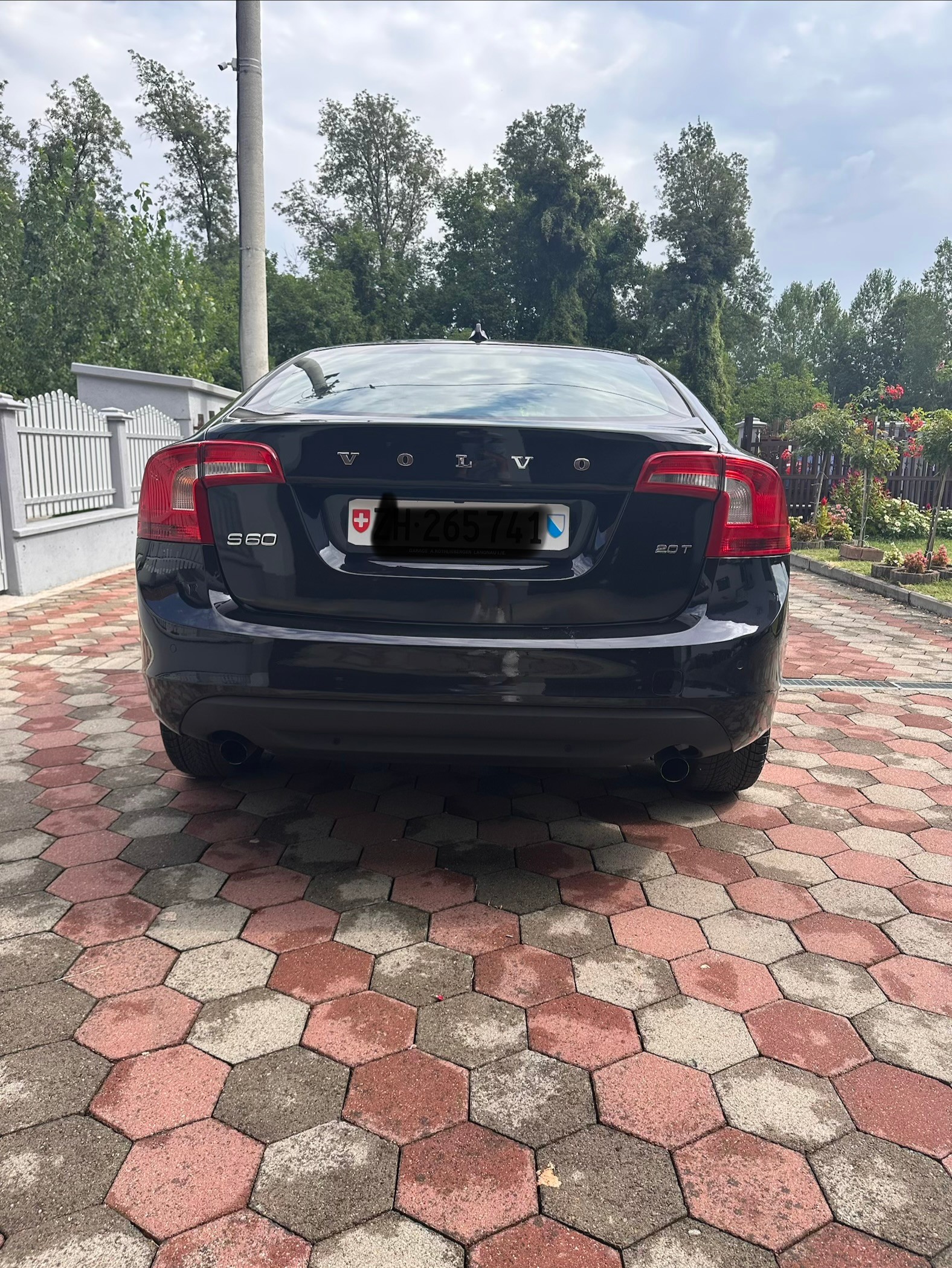 VOLVO S60 2.0T-image-3