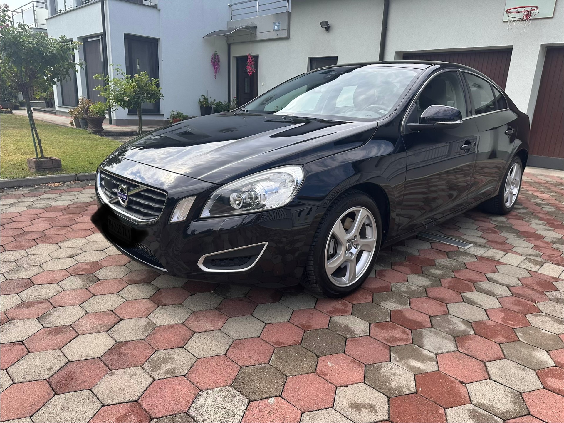 VOLVO S60 2.0T-image-0
