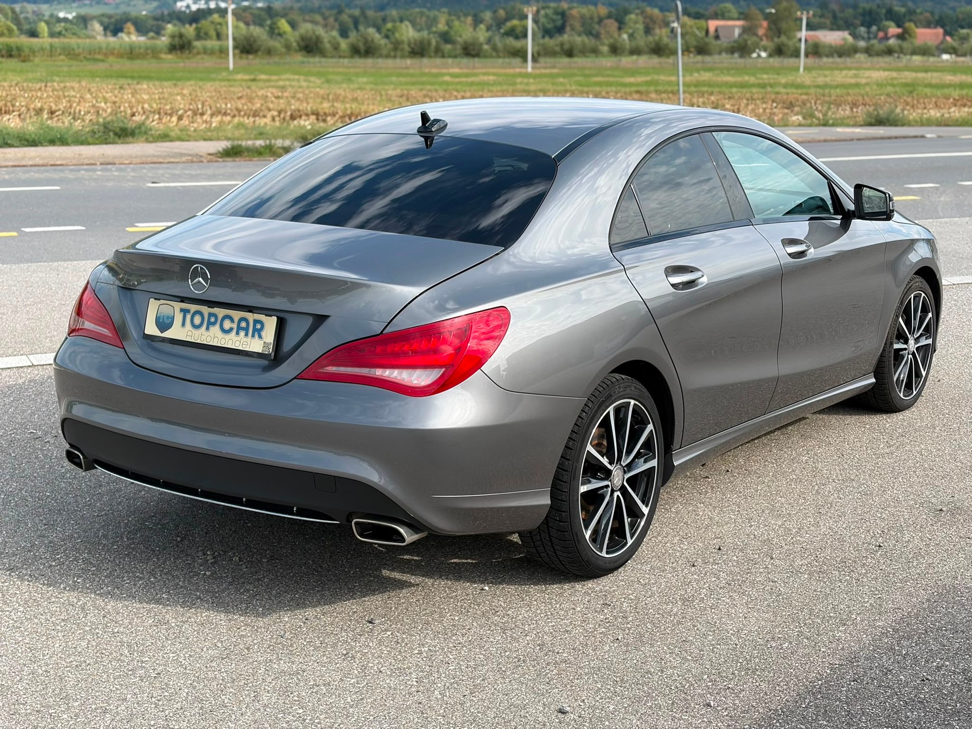 MERCEDES-BENZ CLA 200 AMG Line 7G-DCT-image-4