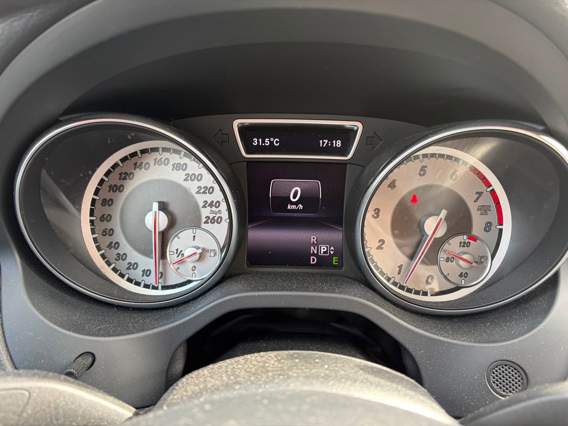 MERCEDES-BENZ CLA 200 AMG Line 7G-DCT-image-10