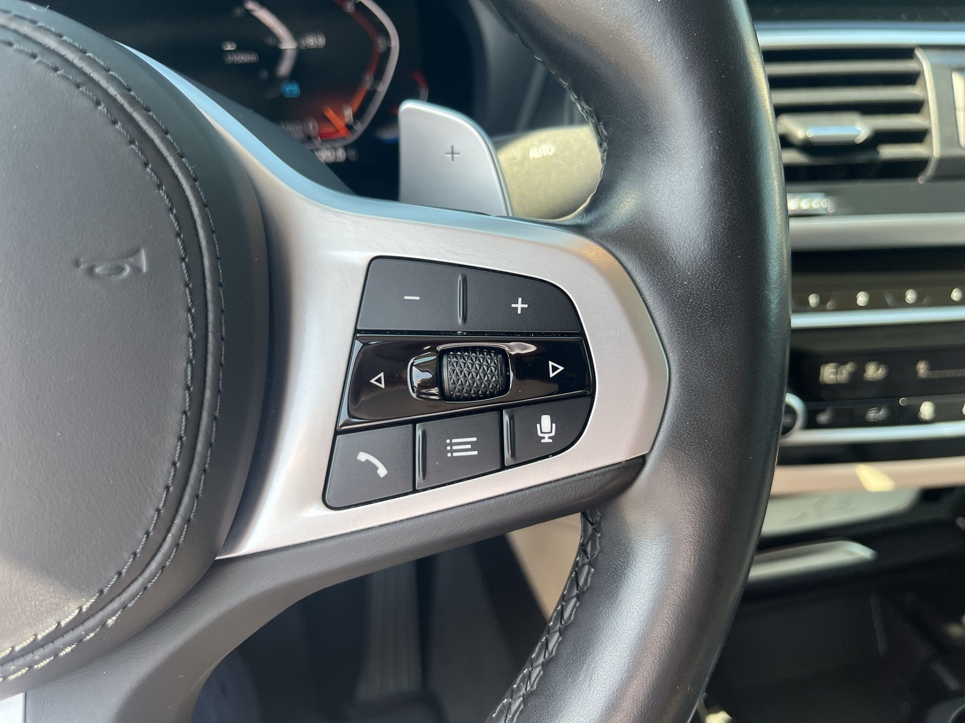 BMW X4 xDrive 20i xLine Steptronic-image-15