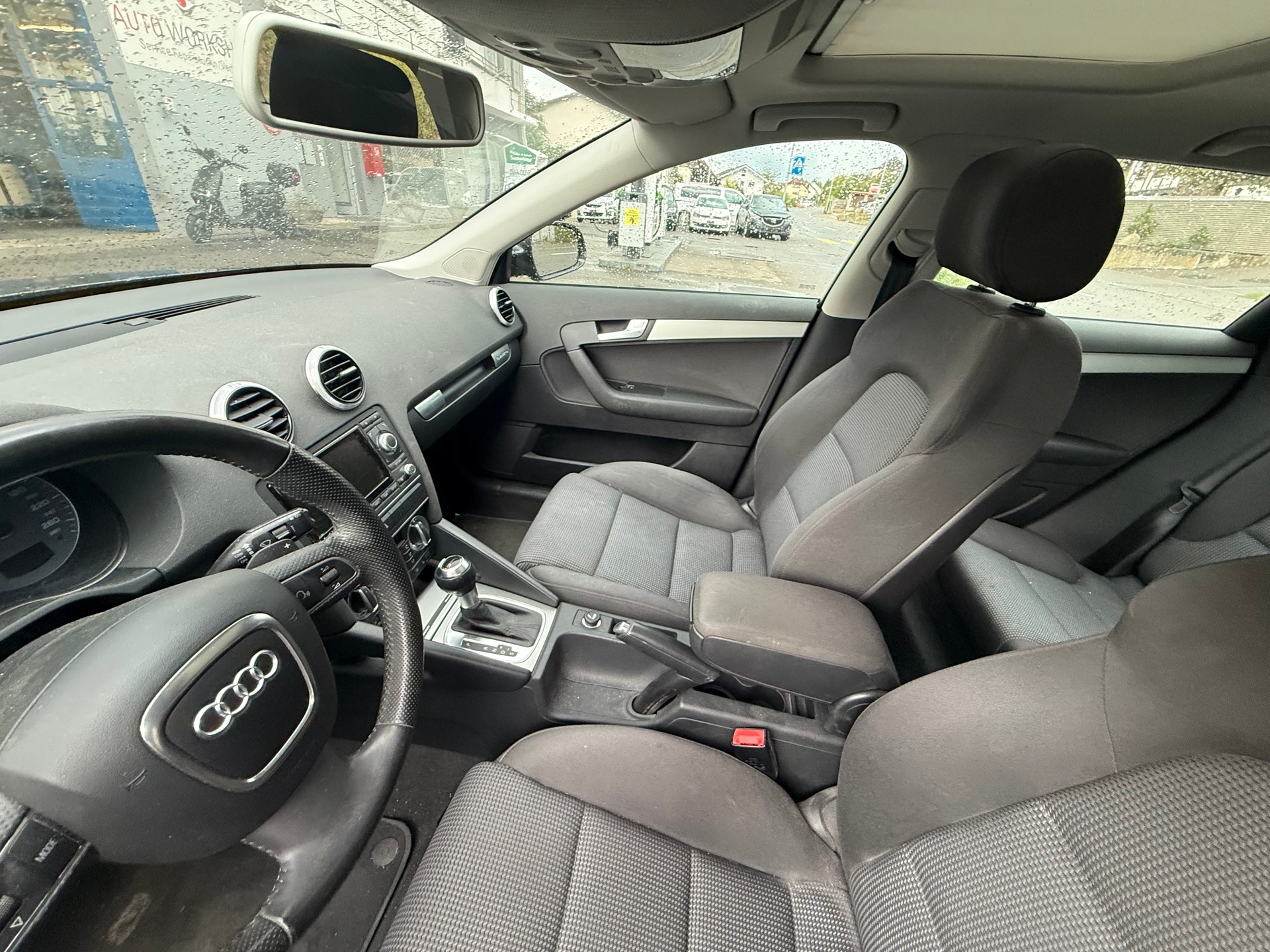 AUDI A3 Sportback 2.0 TFSI Ambiente S-tronic-image-7