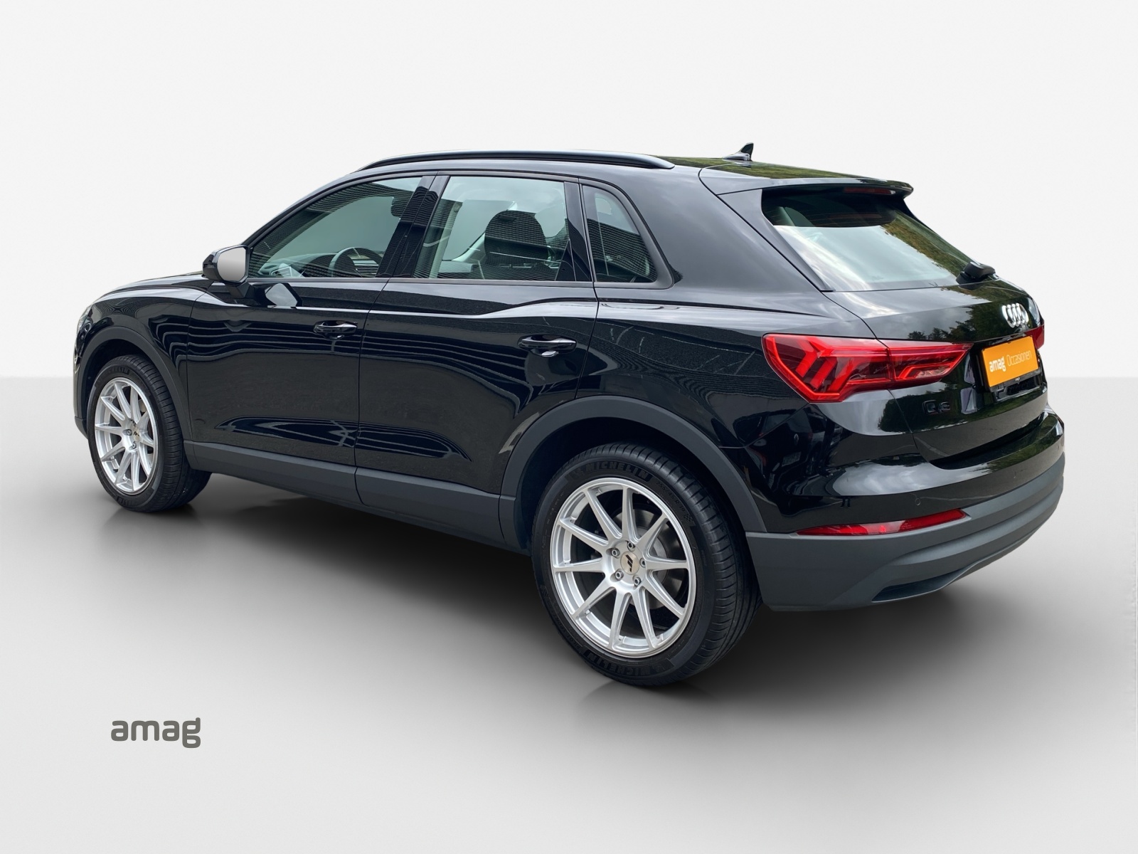 AUDI Q3 35 TFSI Attraction S-tronic-image-2
