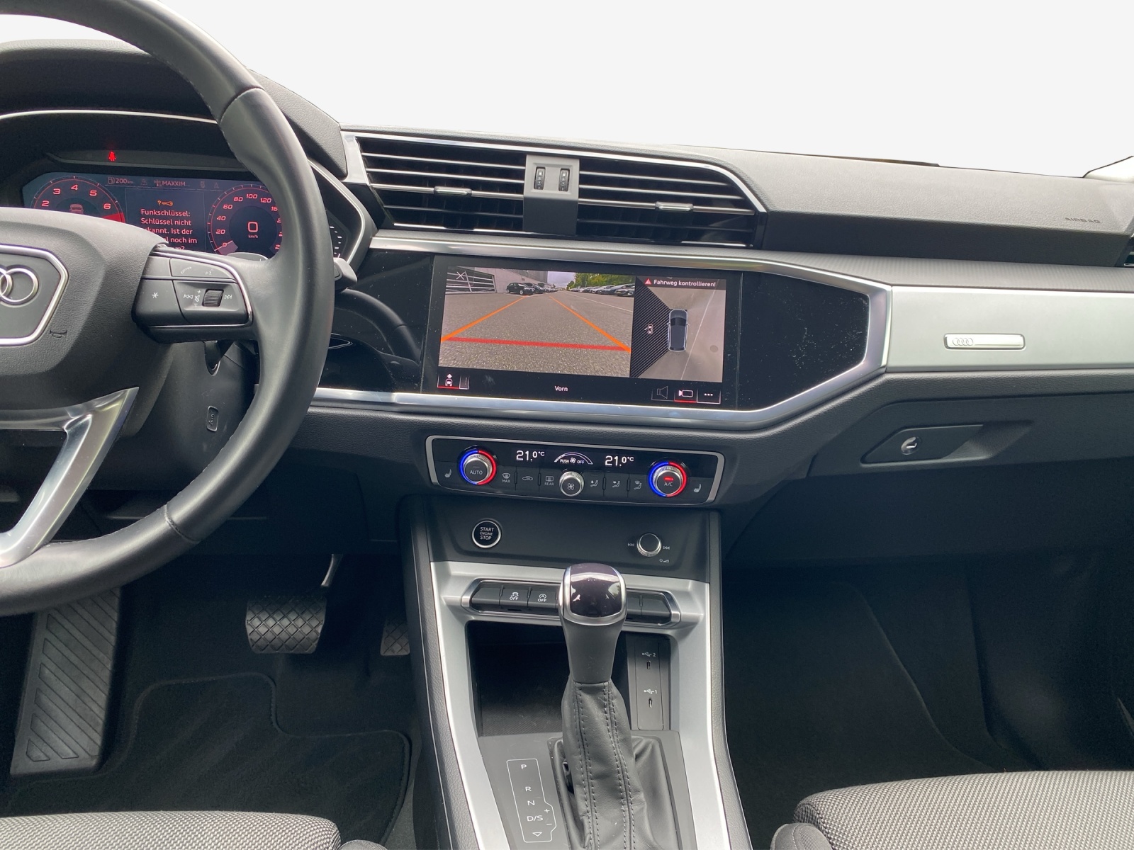 AUDI Q3 35 TFSI Attraction S-tronic-image-10