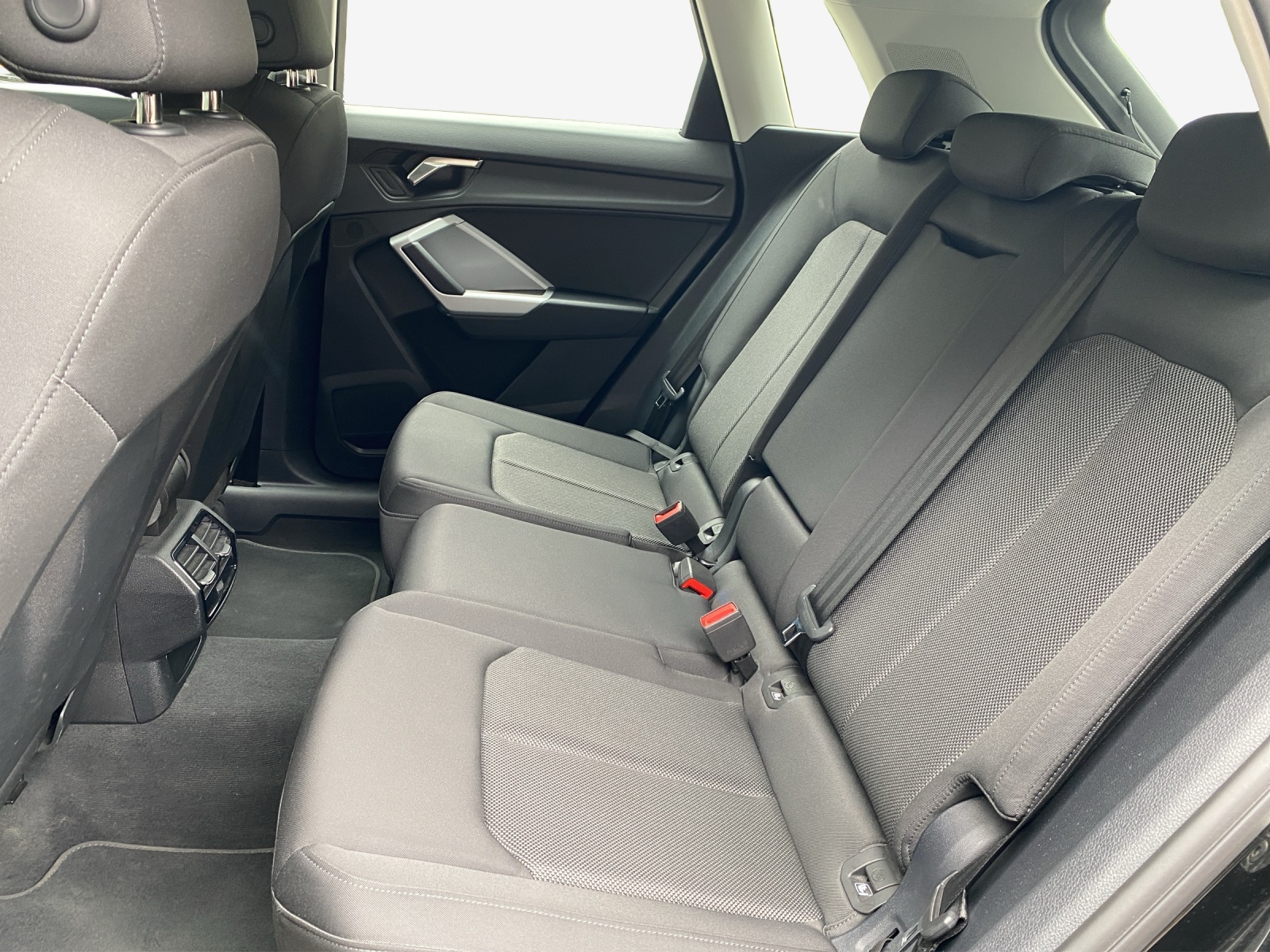 AUDI Q3 35 TFSI Attraction S-tronic-image-11
