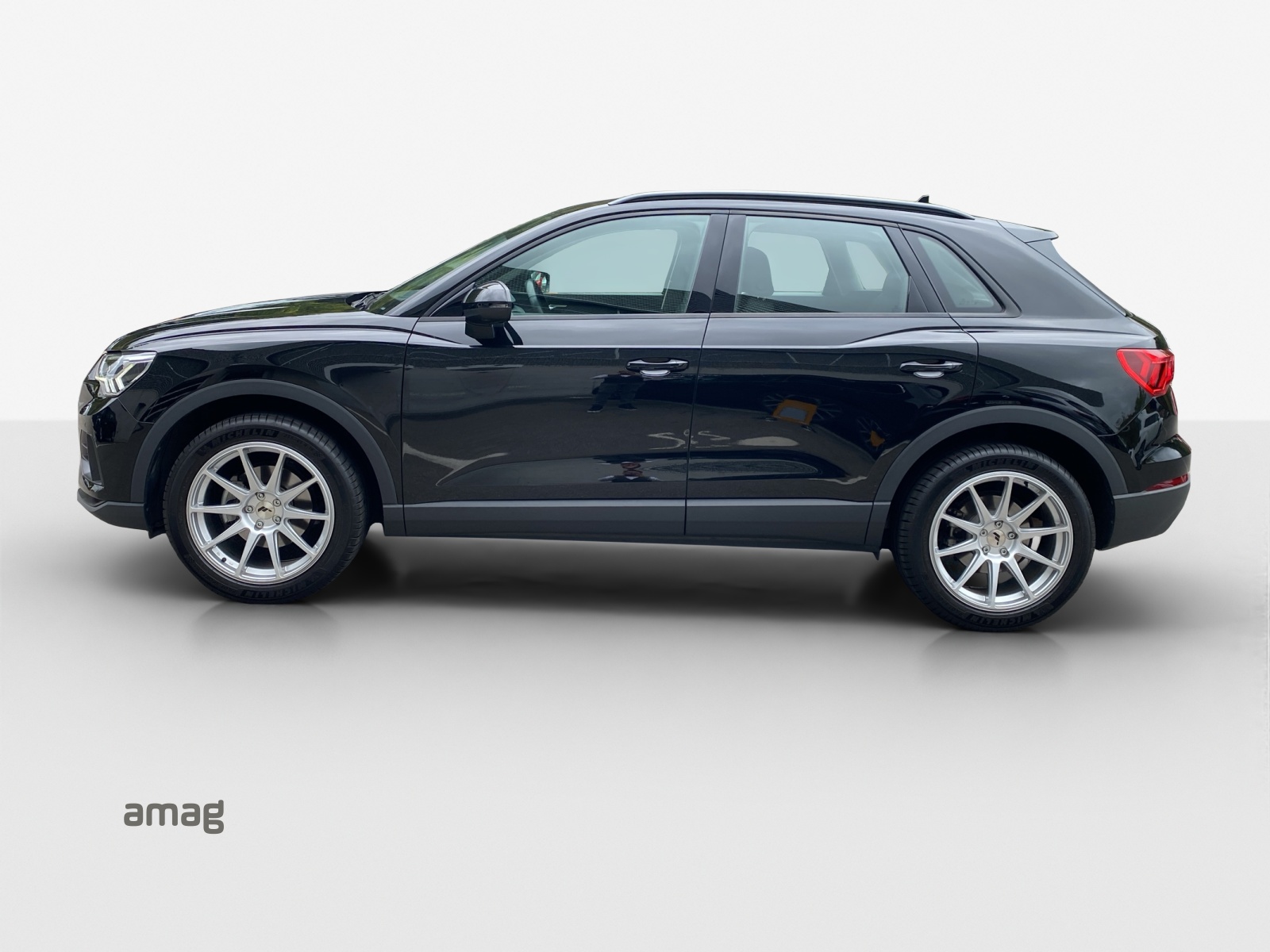AUDI Q3 35 TFSI Attraction S-tronic-image-1
