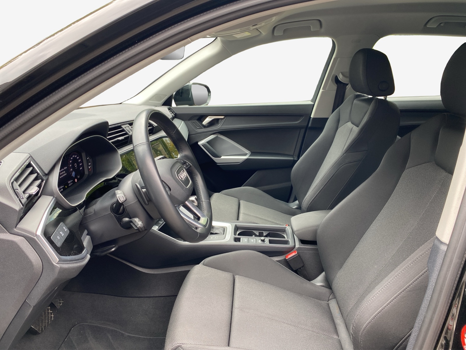 AUDI Q3 35 TFSI Attraction S-tronic-image-7