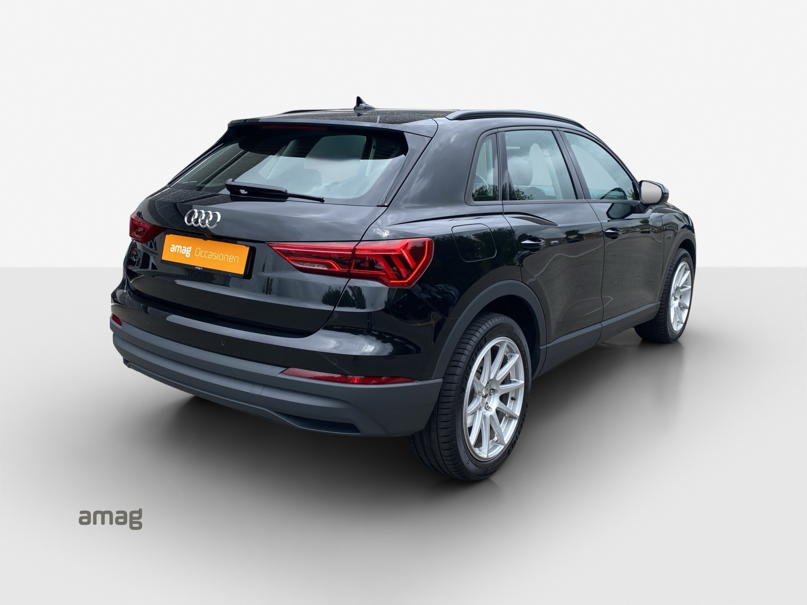 AUDI Q3 35 TFSI Attraction S-tronic-image-4
