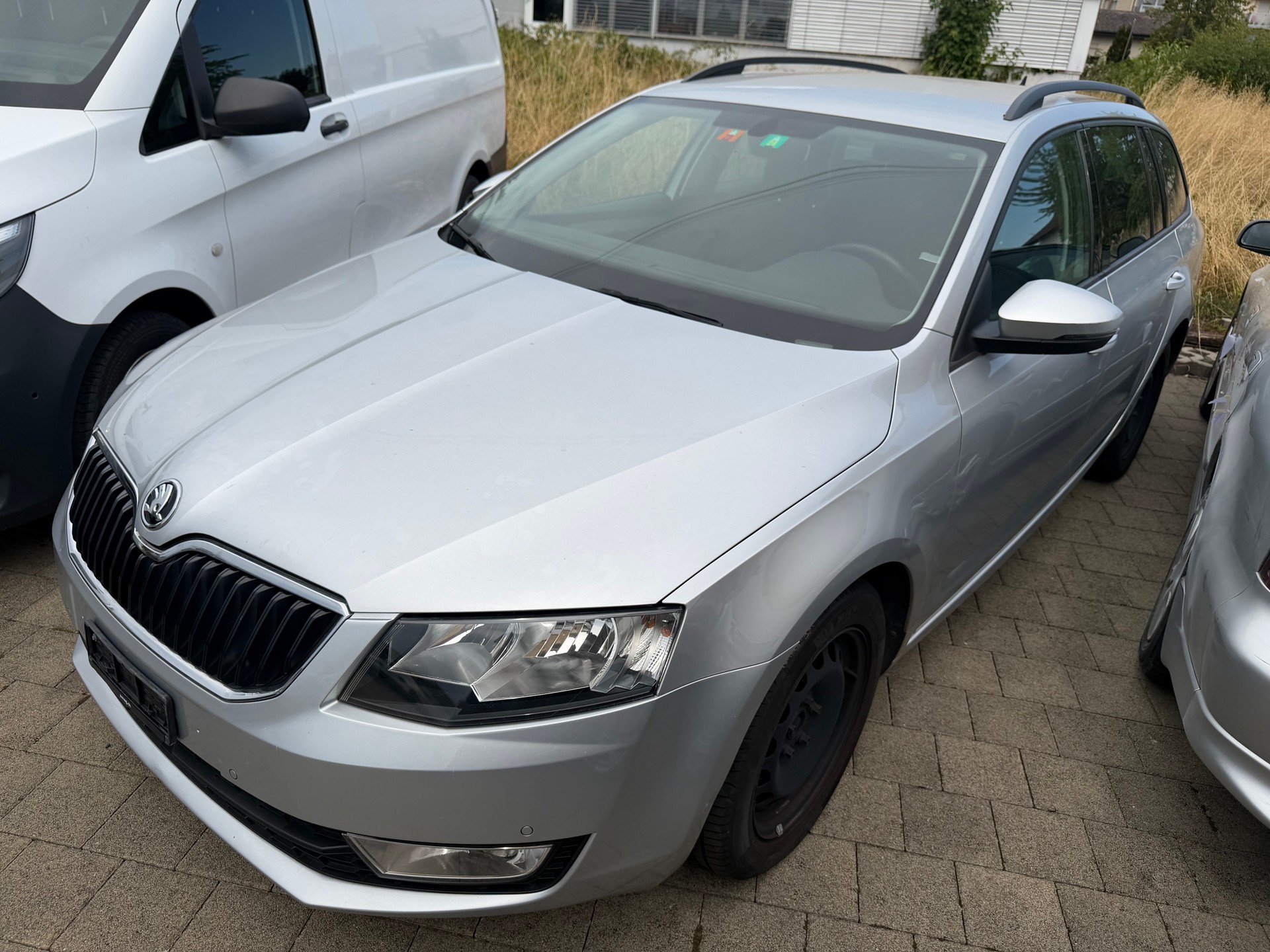 SKODA Octavia Combi 1.6 TDI Ambition 4x4-image-1