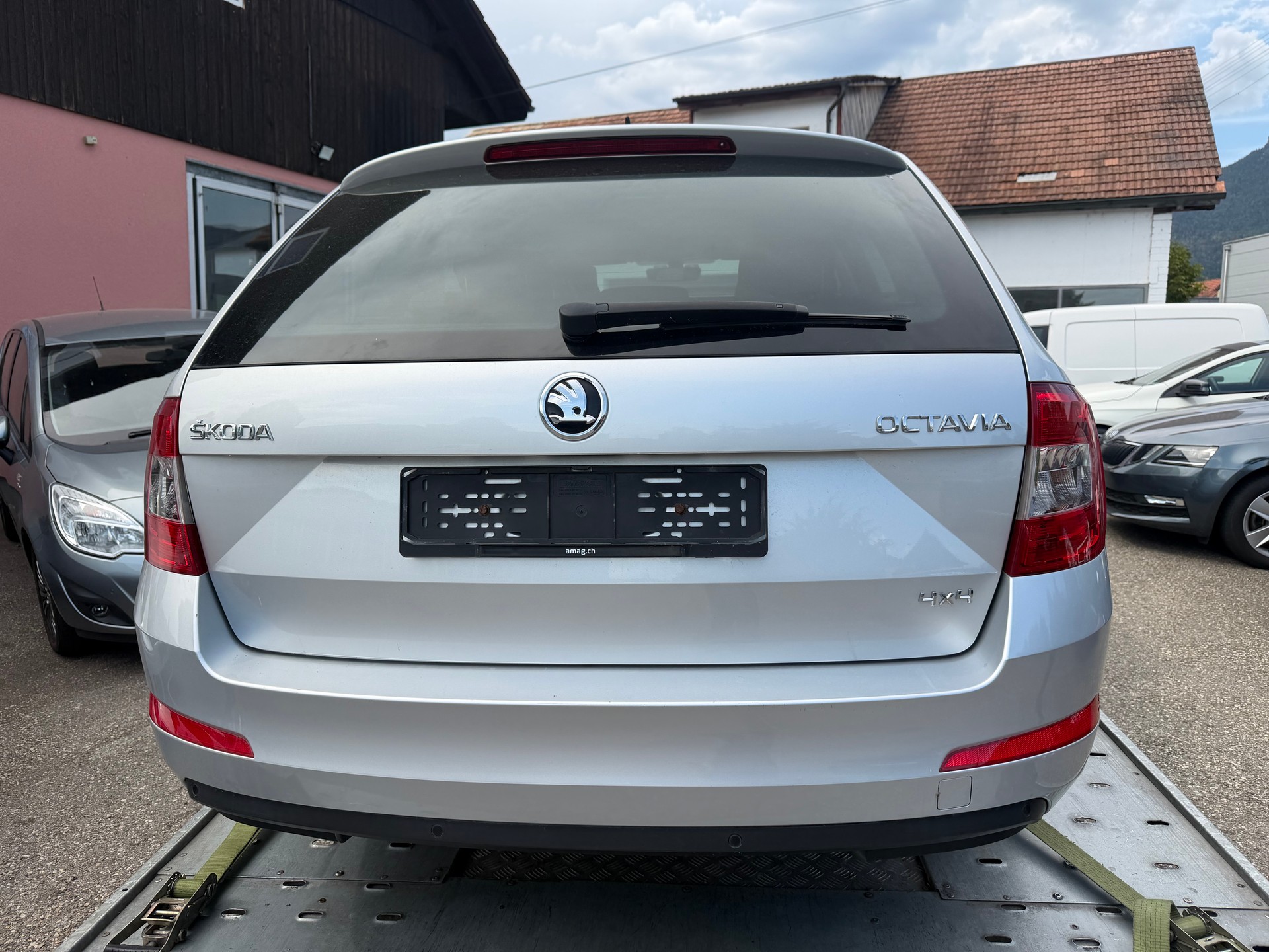 SKODA Octavia Combi 1.6 TDI Ambition 4x4-image-3