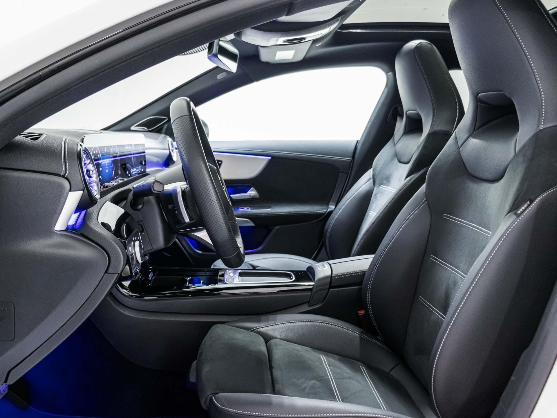 MERCEDES-BENZ CLA 250 4MATIC SB-image-6