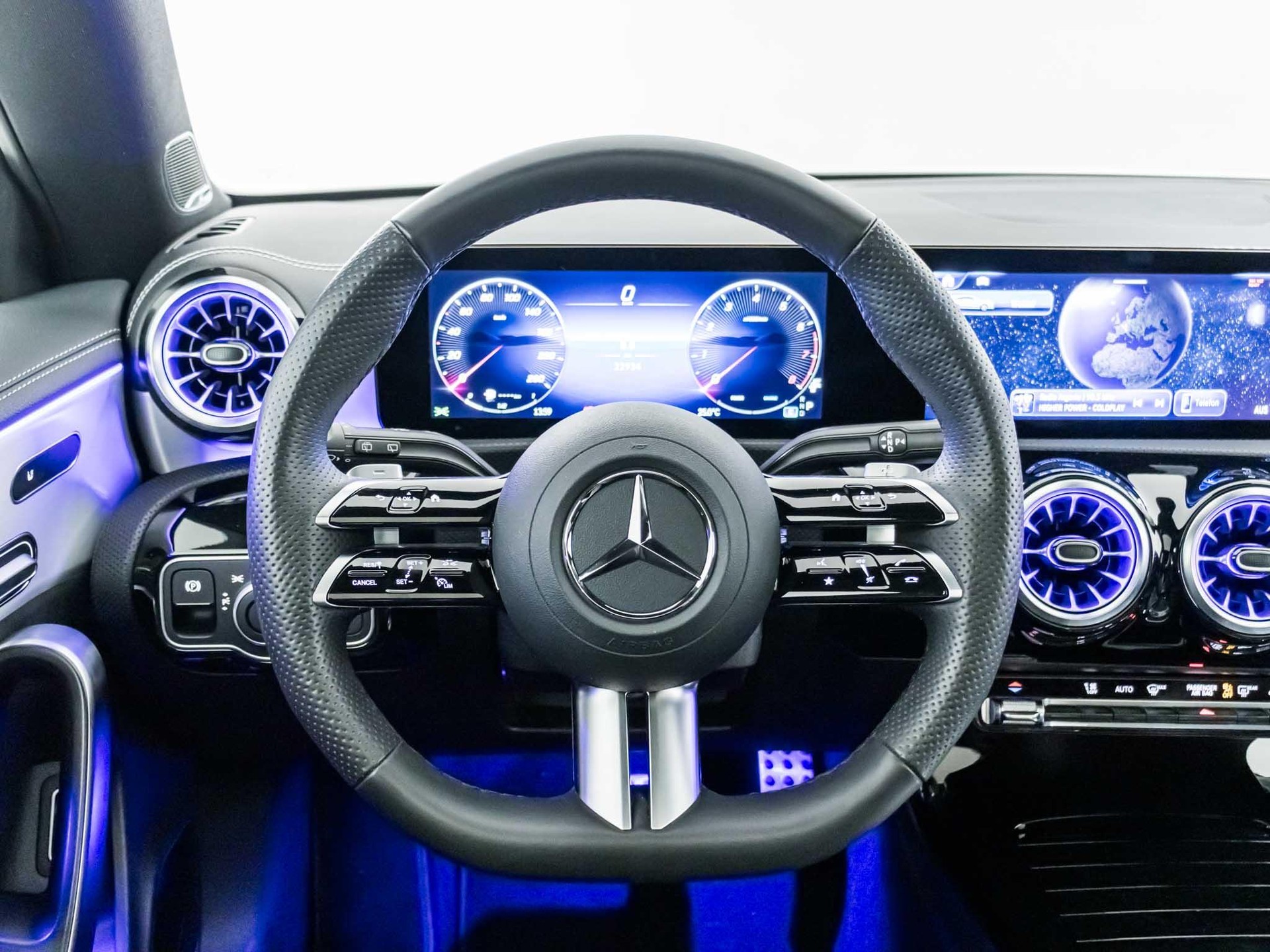 MERCEDES-BENZ CLA 250 4MATIC SB-image-11