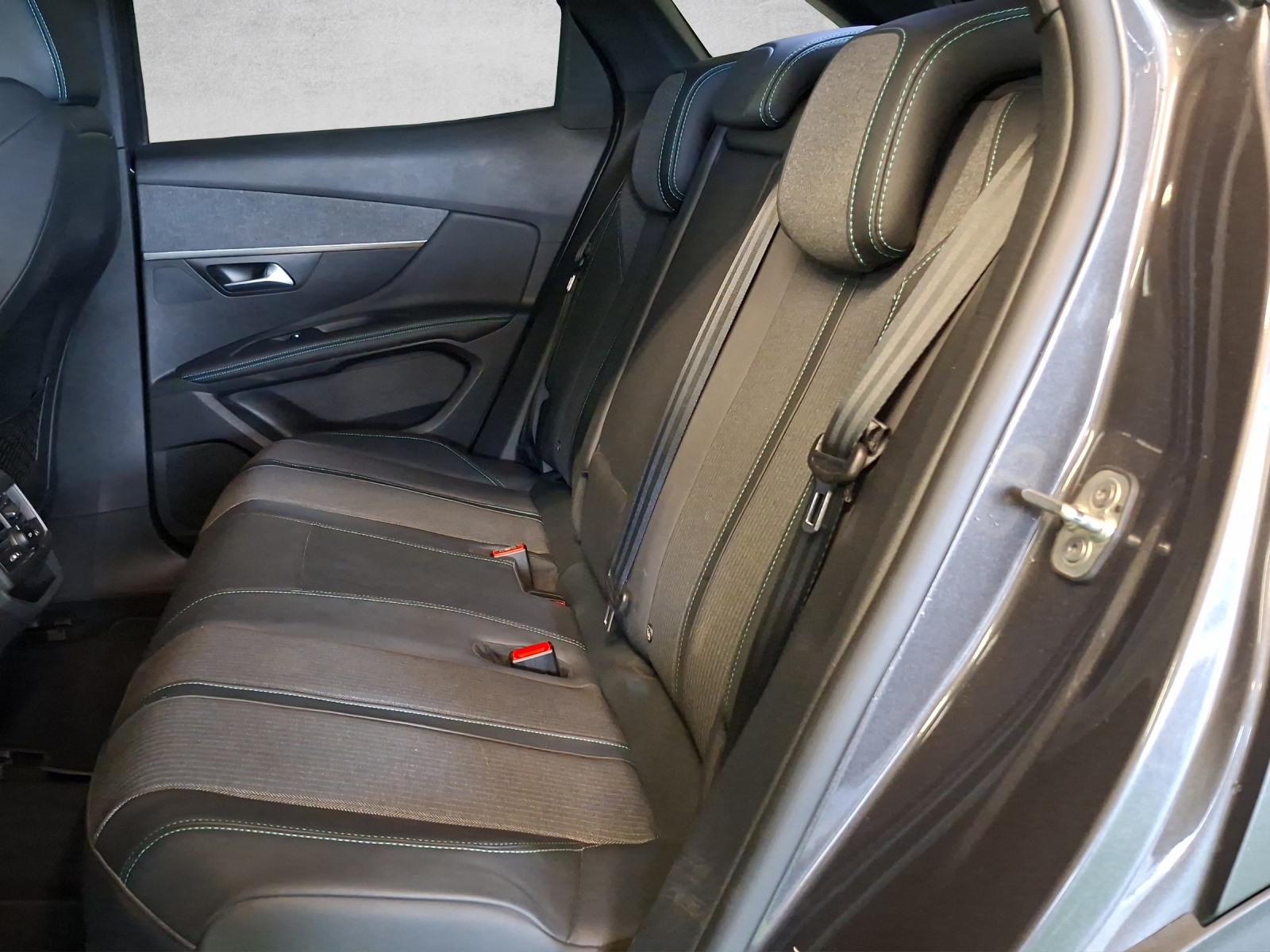 PEUGEOT 3008 1.6 Plug-in Hybrid Allure Pack-image-13