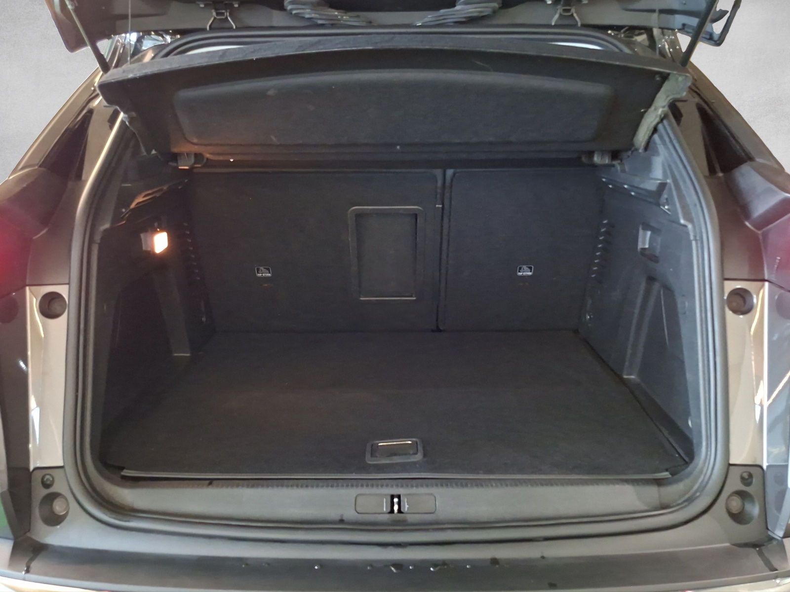 PEUGEOT 3008 1.6 Plug-in Hybrid Allure Pack-image-14