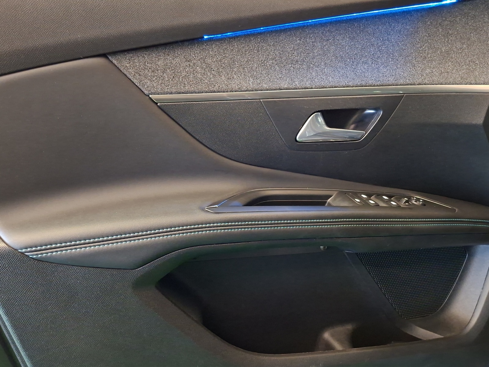 PEUGEOT 3008 1.6 Plug-in Hybrid Allure Pack-image-12