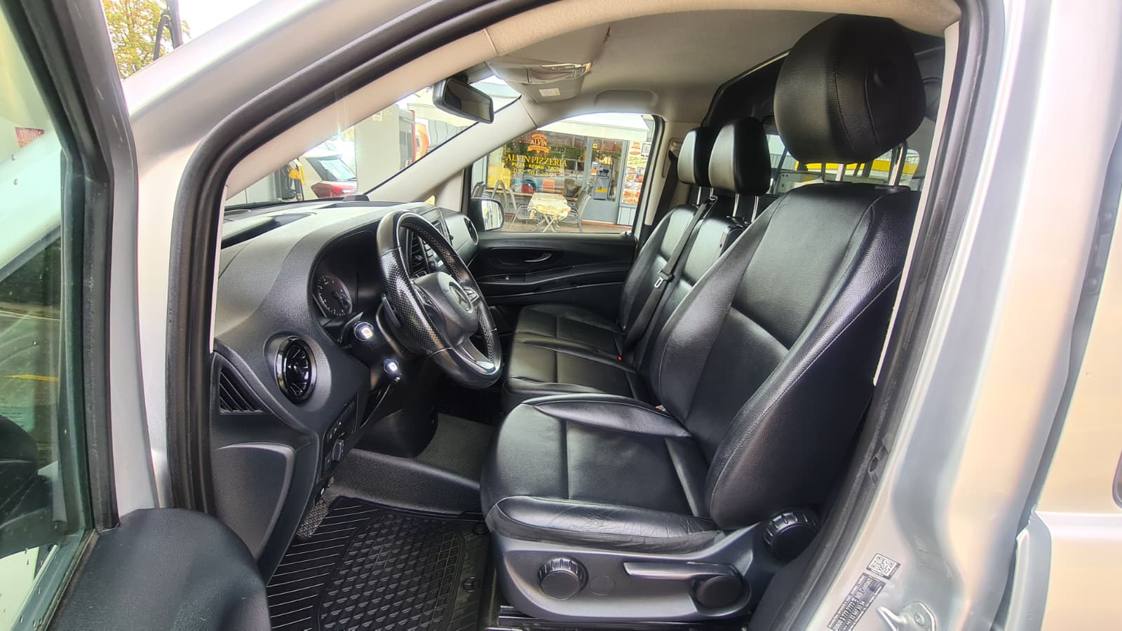 MERCEDES-BENZ Vito 116 CDI Lang 9G-Tronic 4M Pro ** 3-Plätzer ** Voll-Leder ** Gr-Navi ** RF-Kamera ** Sitzheizung ** Frisch Ab MFK & Service-image-17