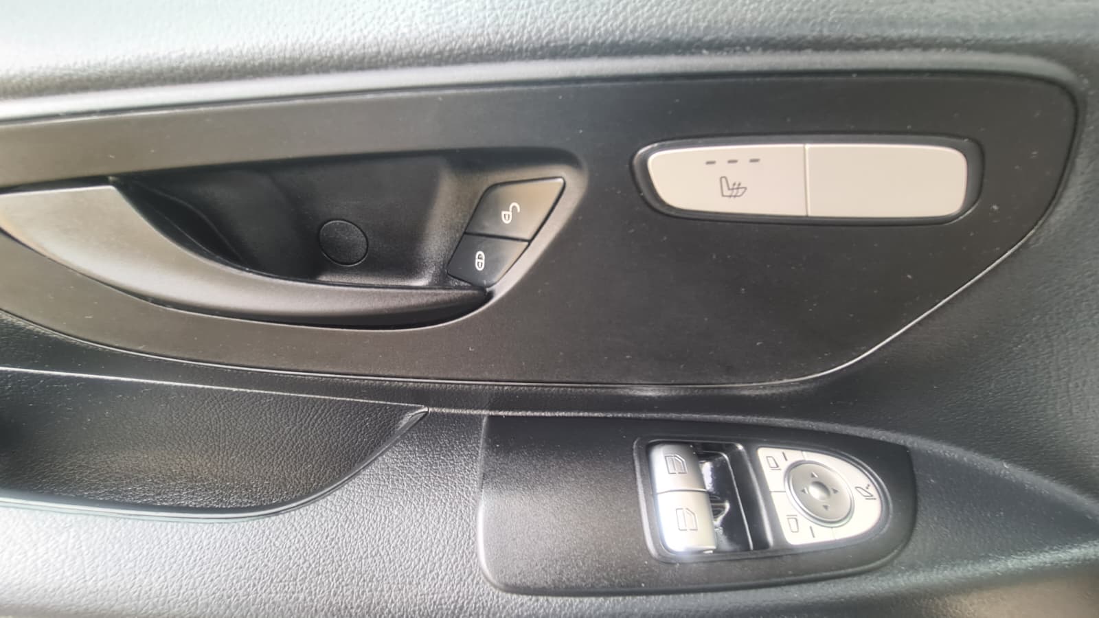 MERCEDES-BENZ Vito 116 CDI Lang 9G-Tronic 4M Pro ** 3-Plätzer ** Voll-Leder ** Gr-Navi ** RF-Kamera ** Sitzheizung ** Frisch Ab MFK & Service-image-9