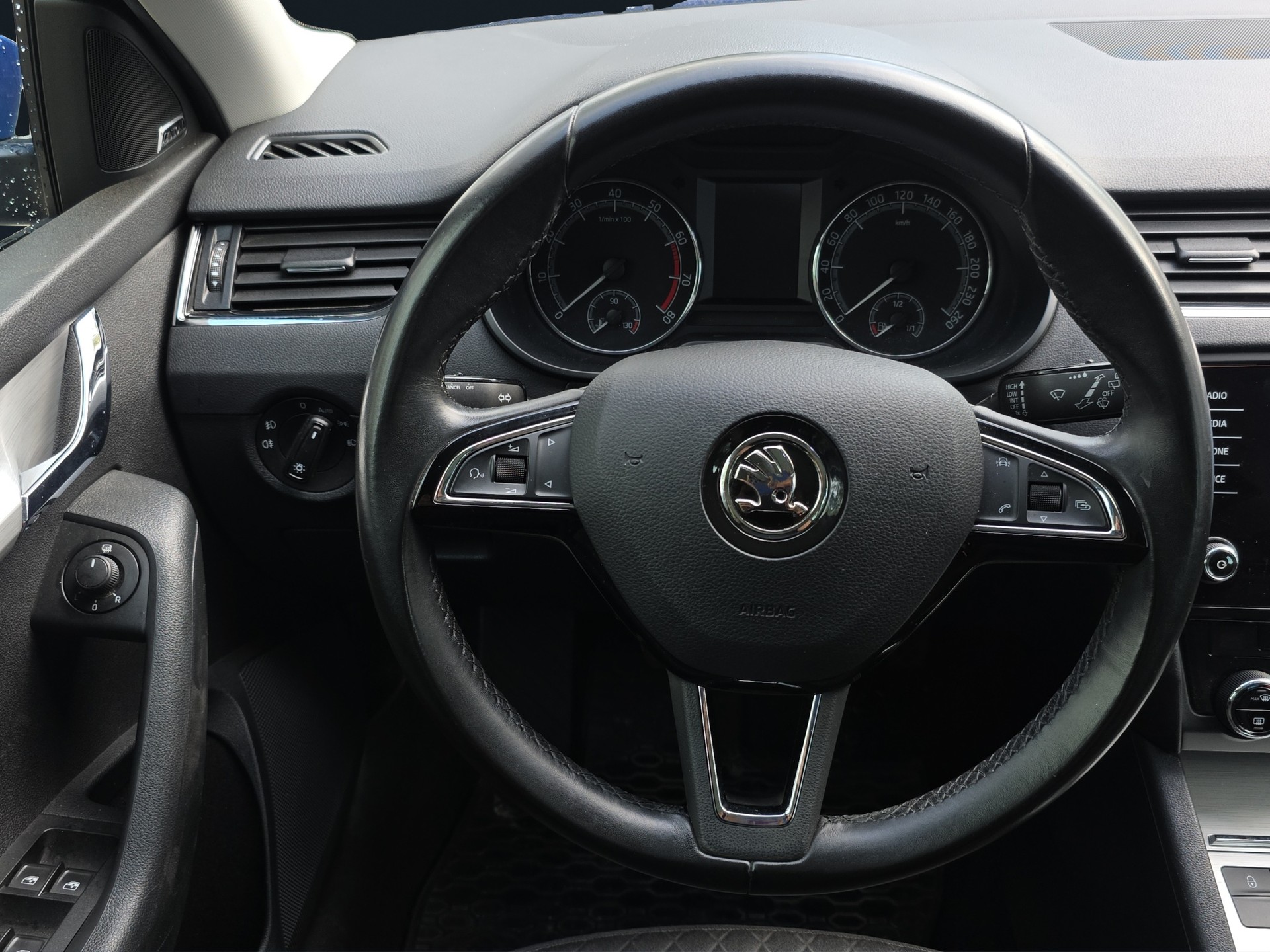 SKODA Octavia Combi 1.4 TSI Style-image-11