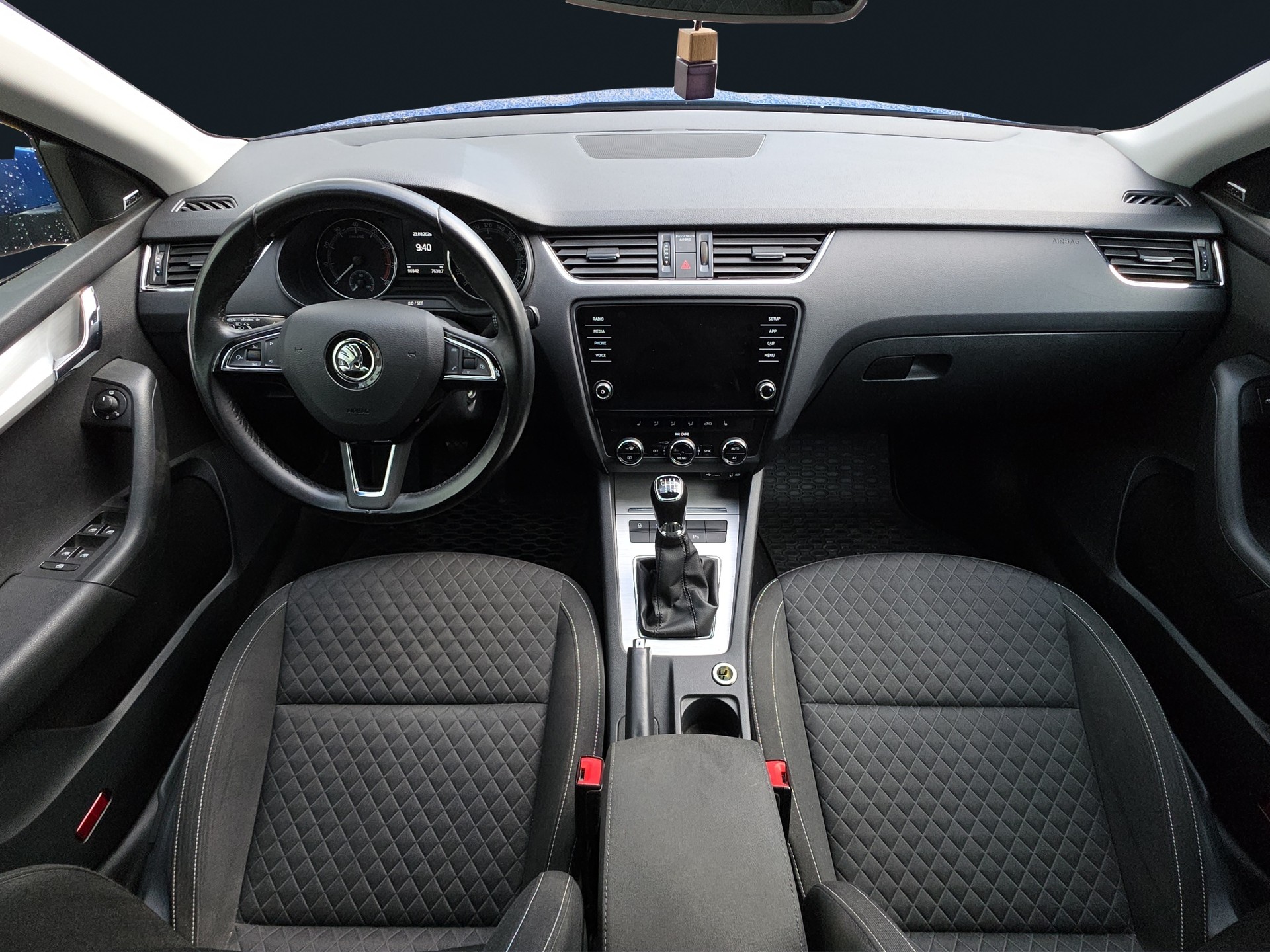 SKODA Octavia Combi 1.4 TSI Style-image-8