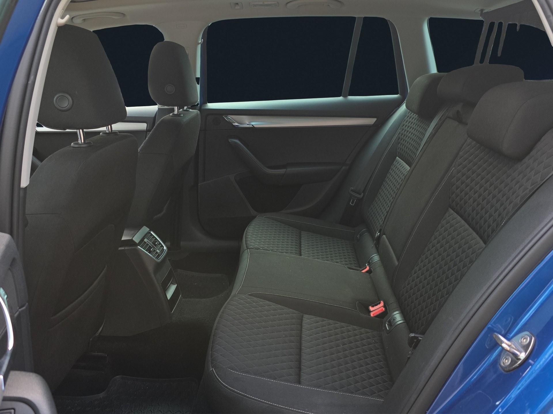 SKODA Octavia Combi 1.4 TSI Style-image-10