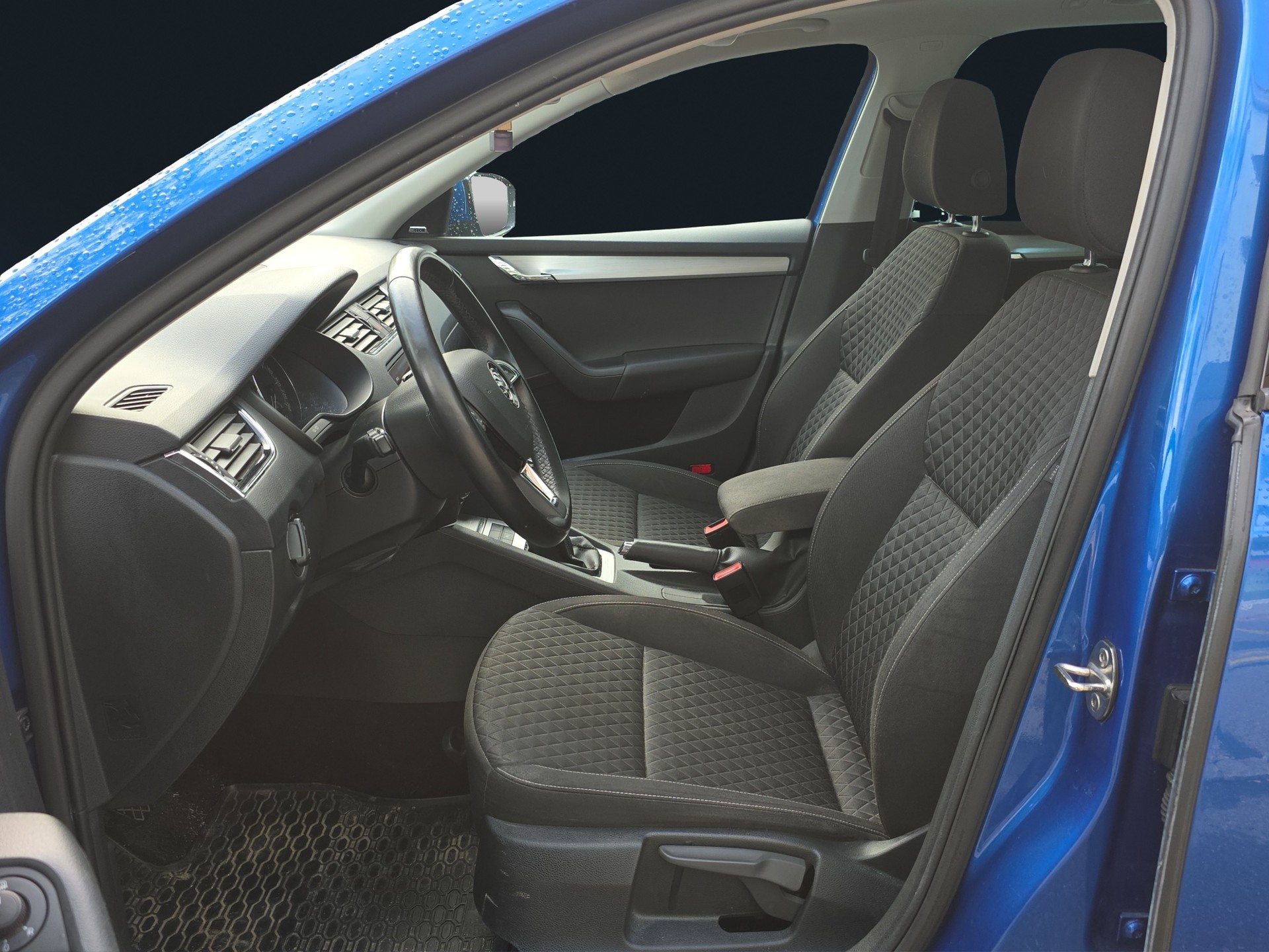 SKODA Octavia Combi 1.4 TSI Style-image-9