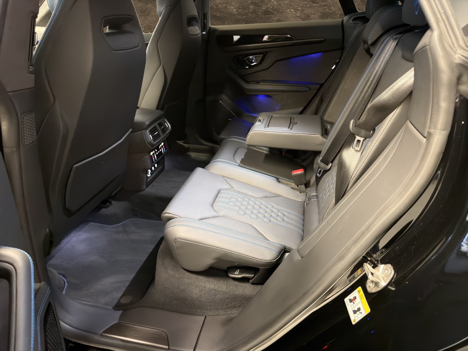 LAMBORGHINI Urus SE-image-14