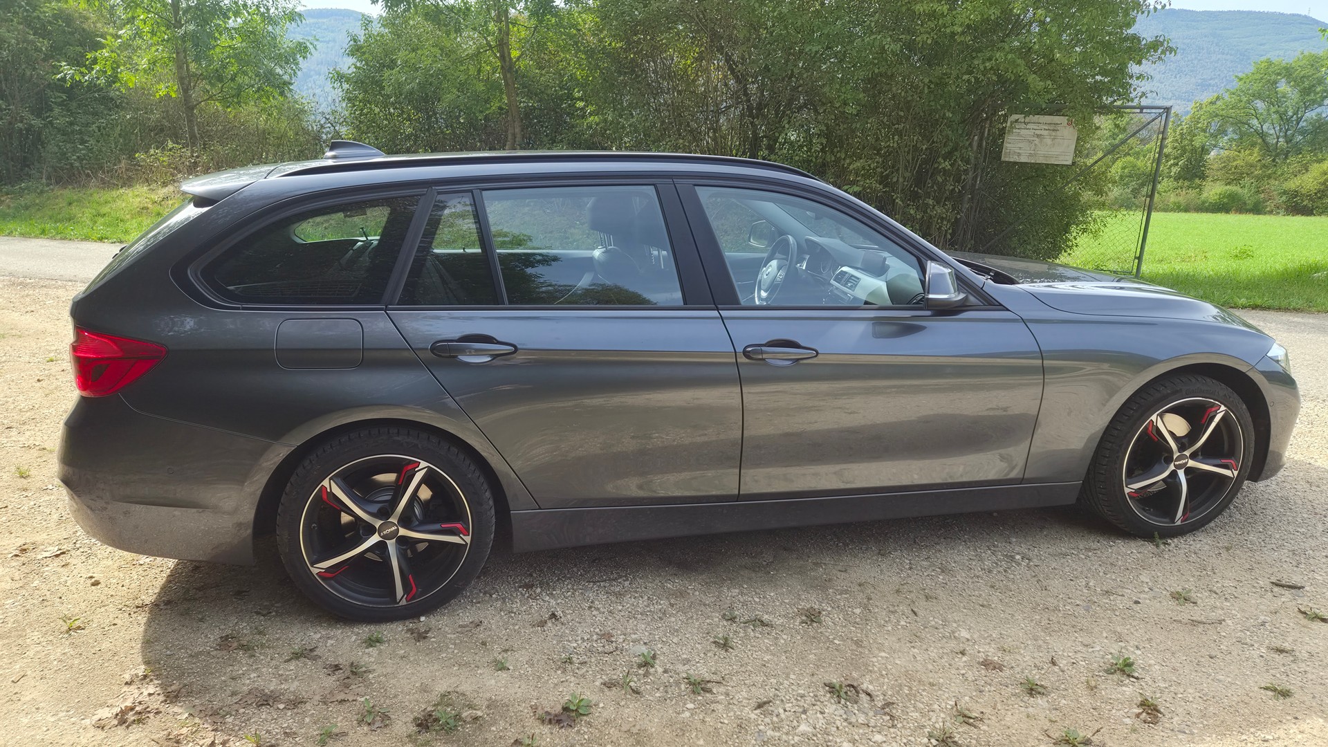 BMW 320d xDrive-image-1