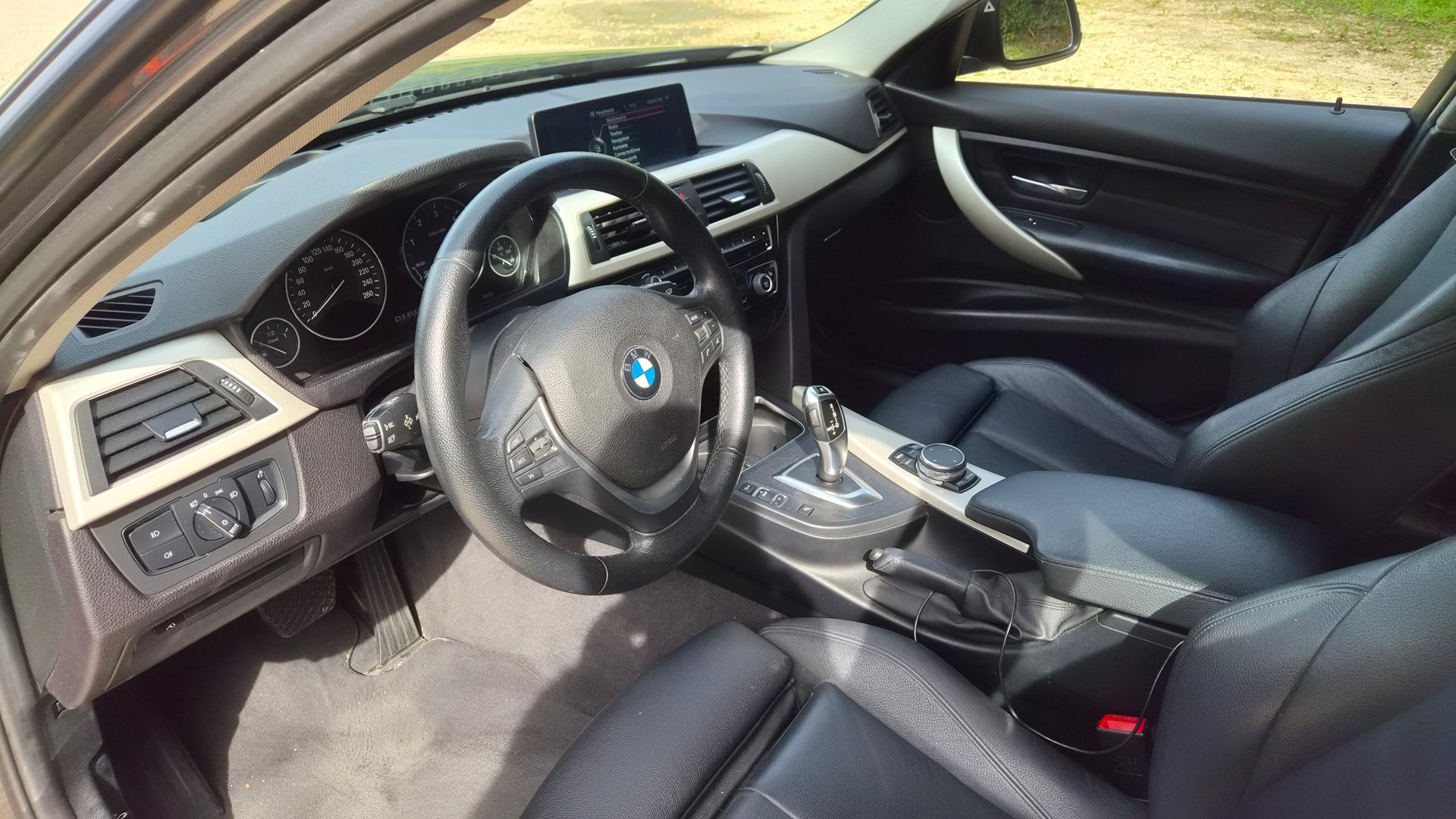 BMW 320d xDrive-image-2