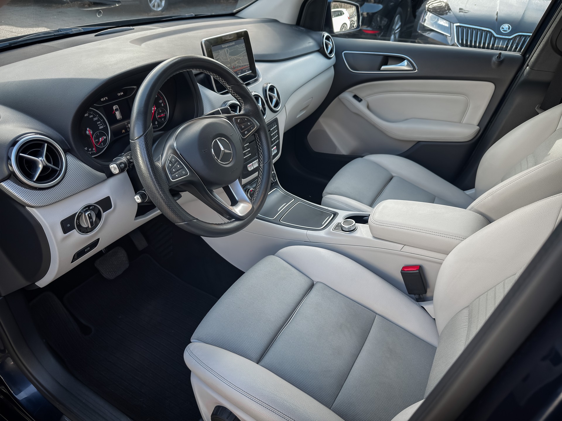 MERCEDES-BENZ B 220 CDI Style 4Matic 7G-DCT-image-12