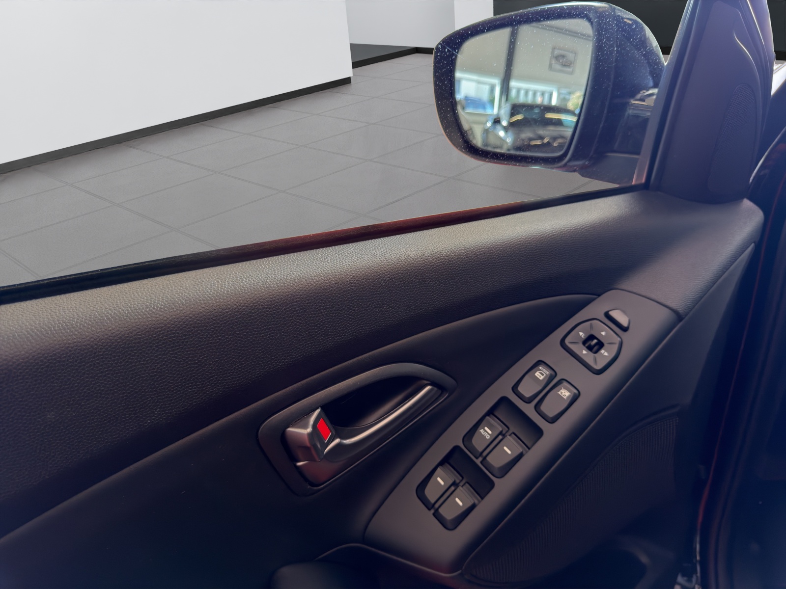 HYUNDAI iX 35 2.0 GDI Style 4WD Automatic-image-16