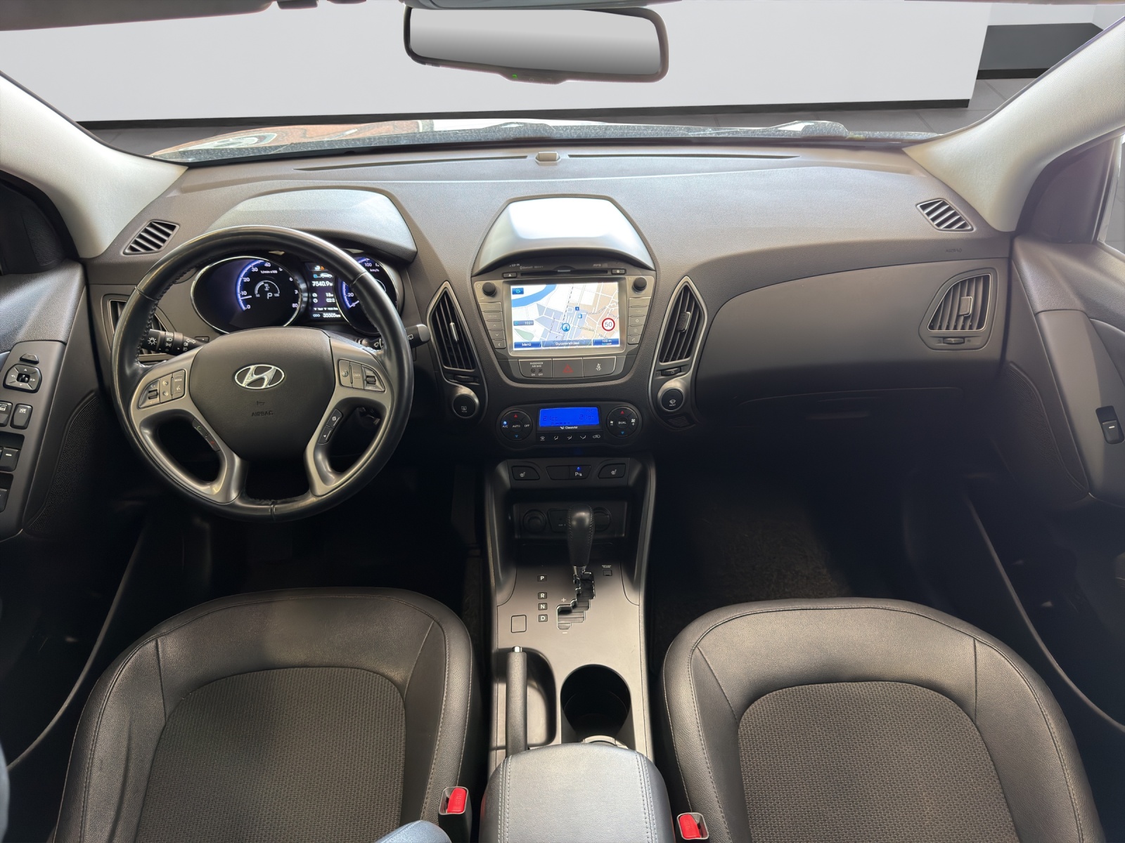 HYUNDAI iX 35 2.0 GDI Style 4WD Automatic-image-11