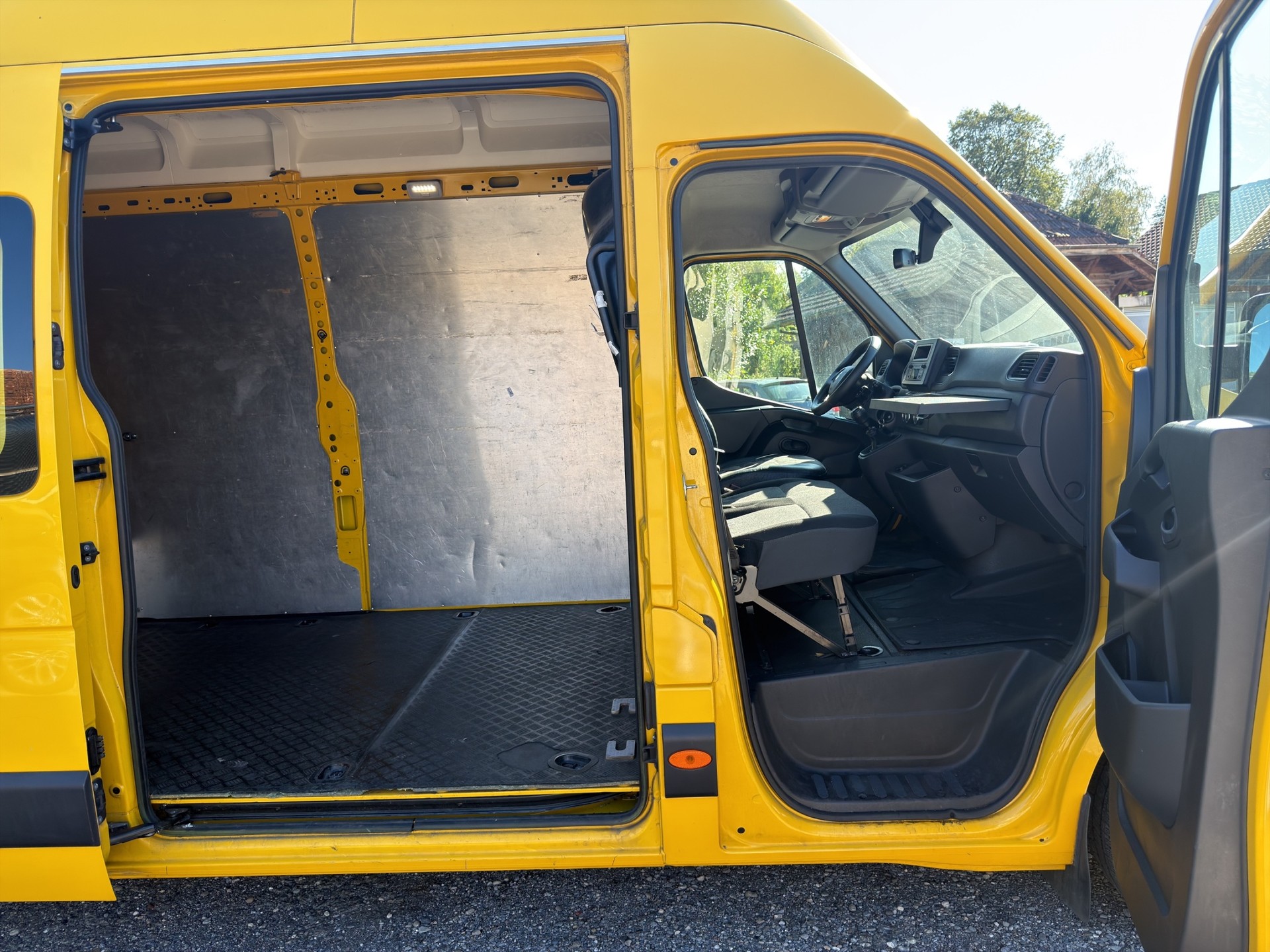 RENAULT Master T35 2.3dCi 135 L3H3-image-15