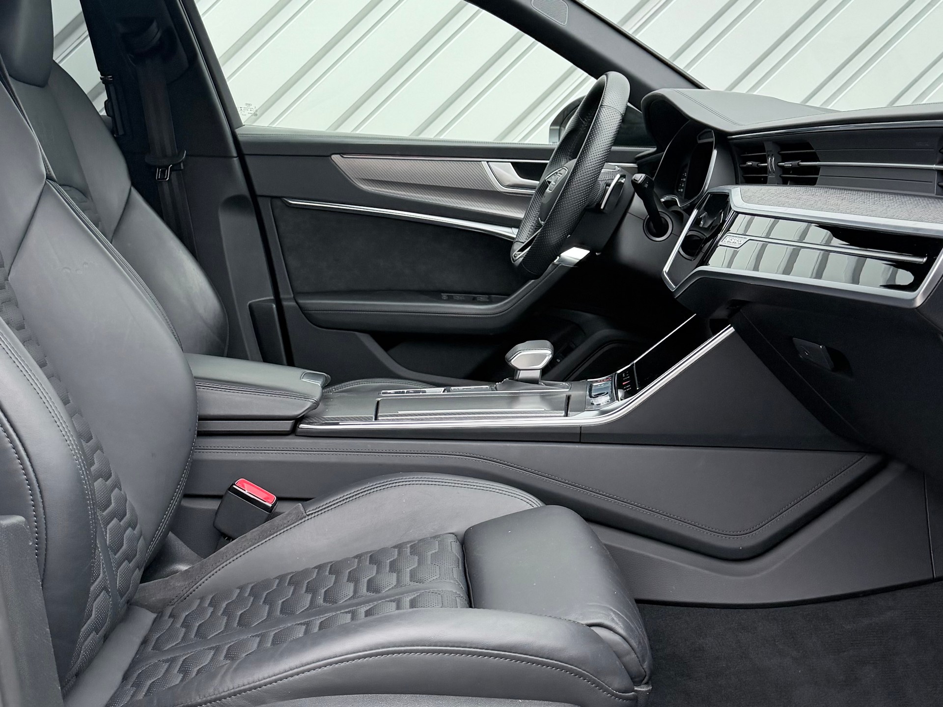 AUDI RS6 Avant 4.0 TFSI V8 quattro-image-9