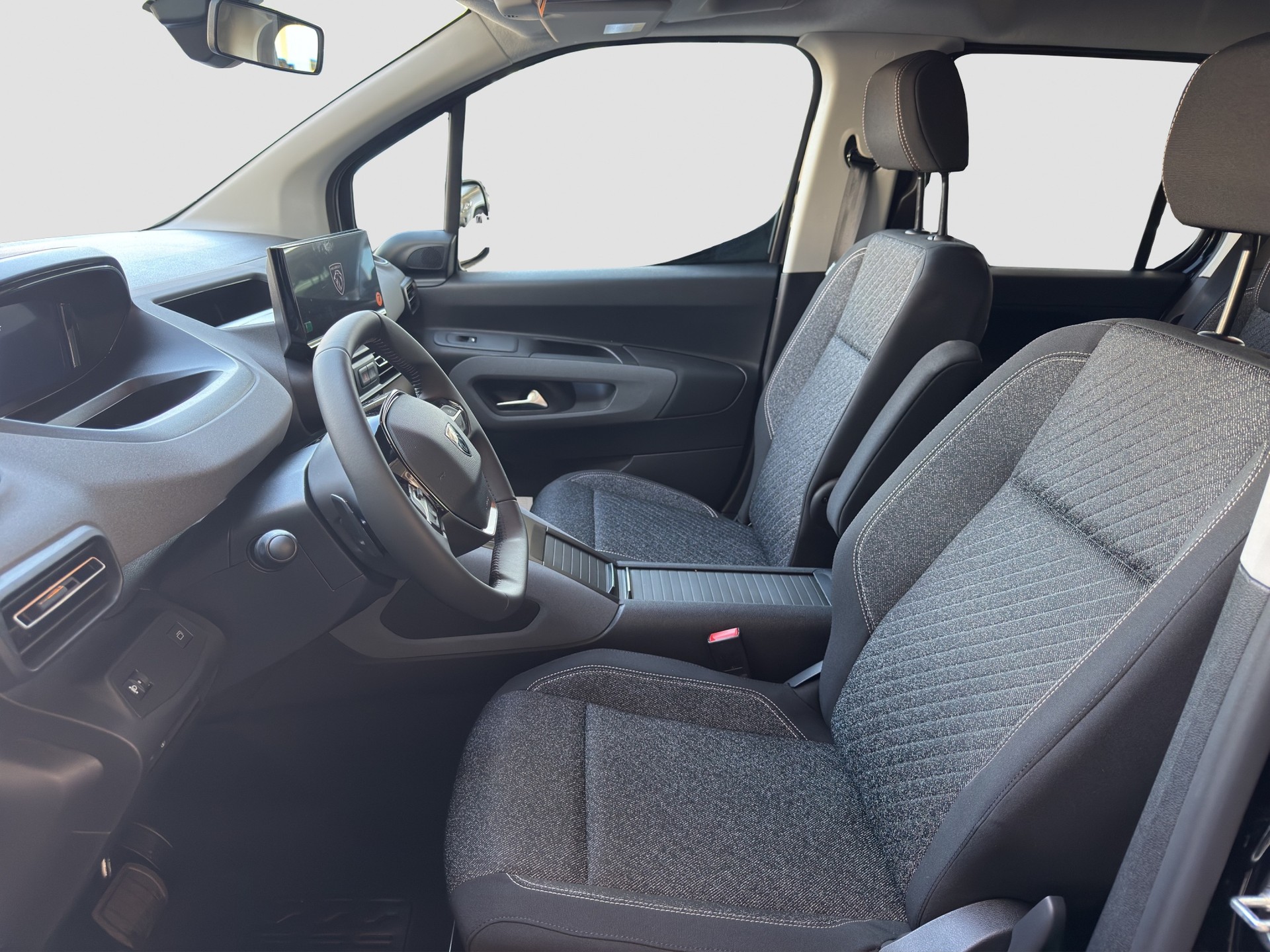 PEUGEOT Rifter Long 1.5 BlueHDi 130 Family Edition-image-8