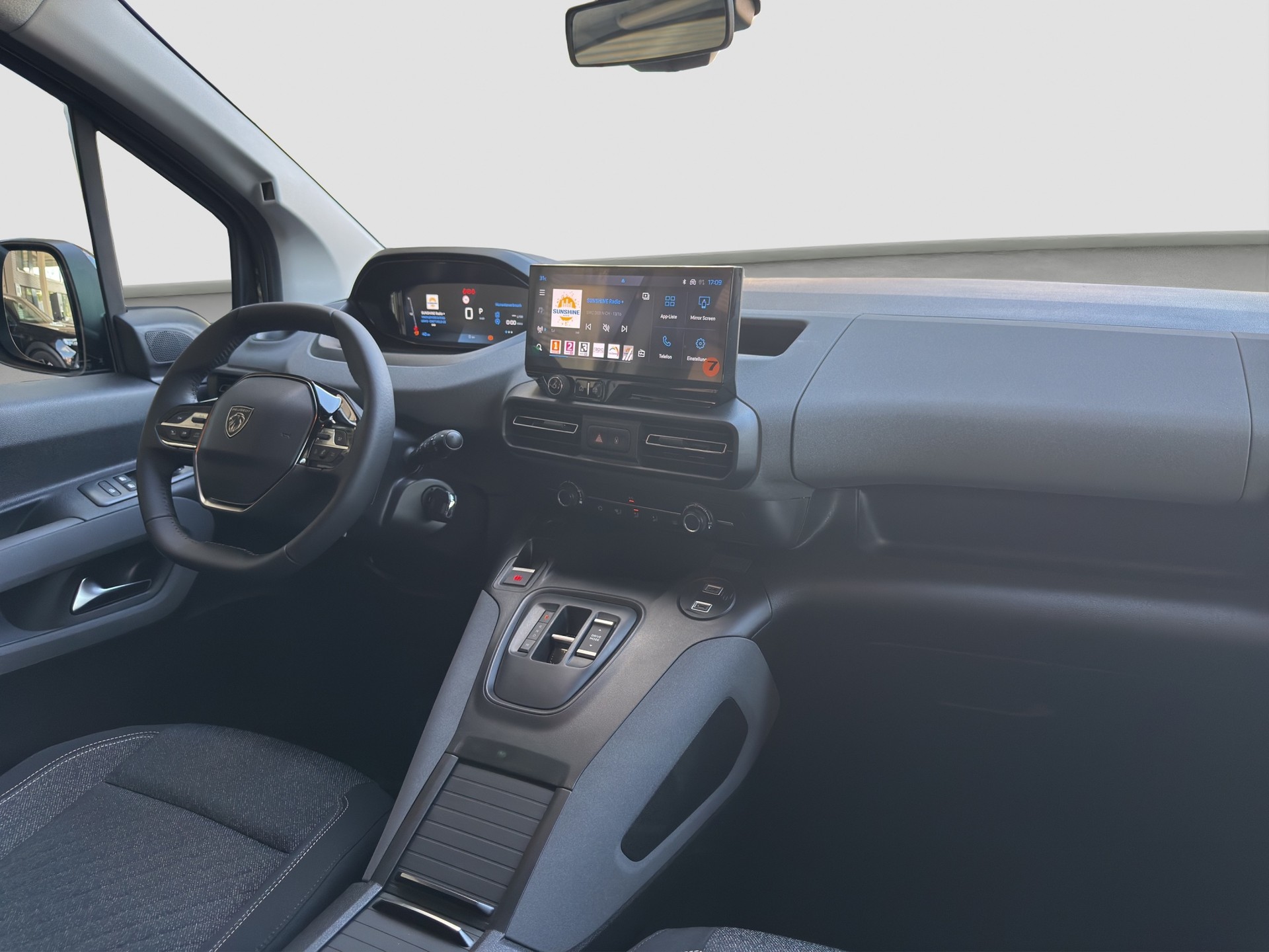 PEUGEOT Rifter Long 1.5 BlueHDi 130 Family Edition-image-13