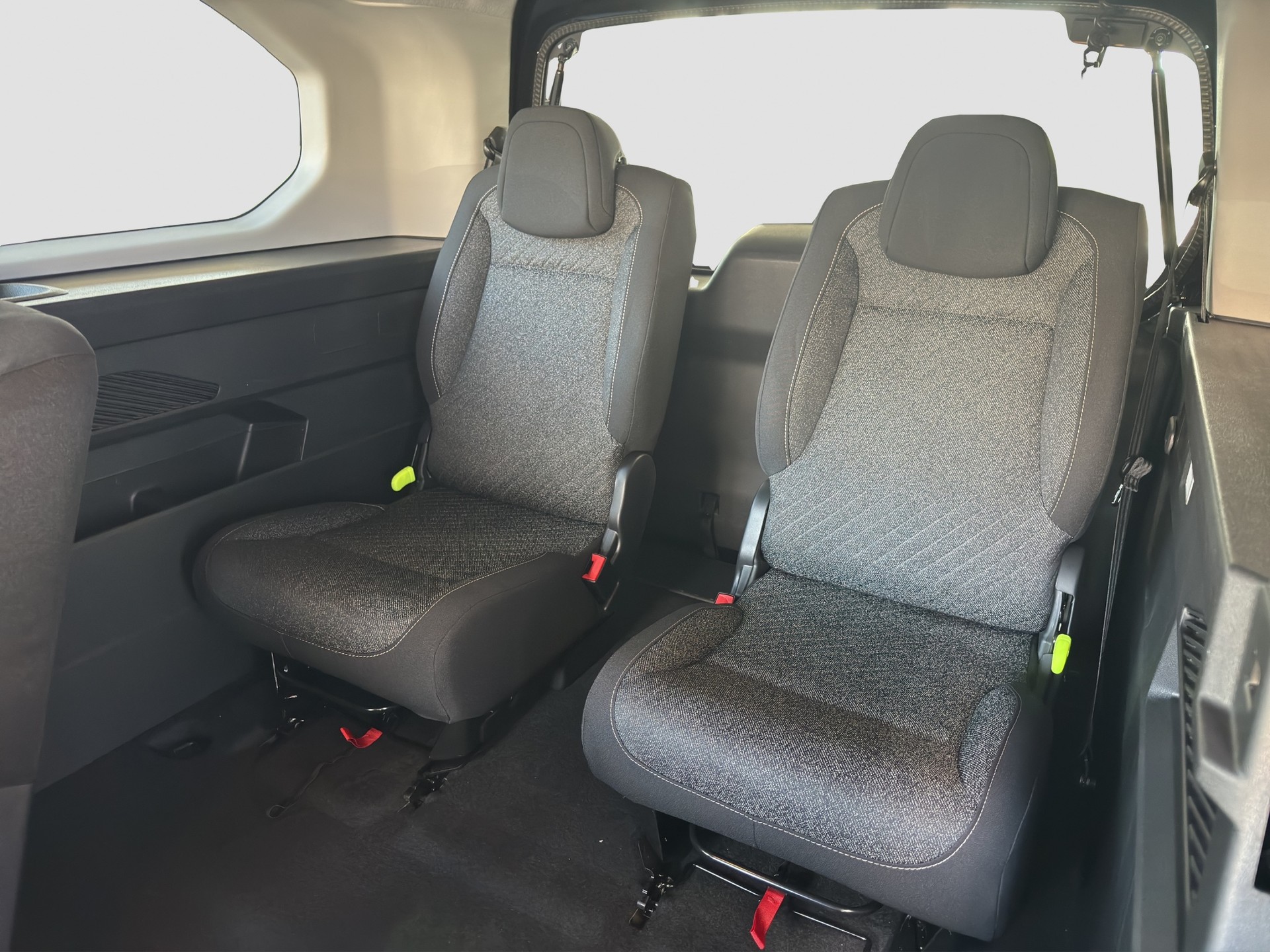 PEUGEOT Rifter Long 1.5 BlueHDi 130 Family Edition-image-11