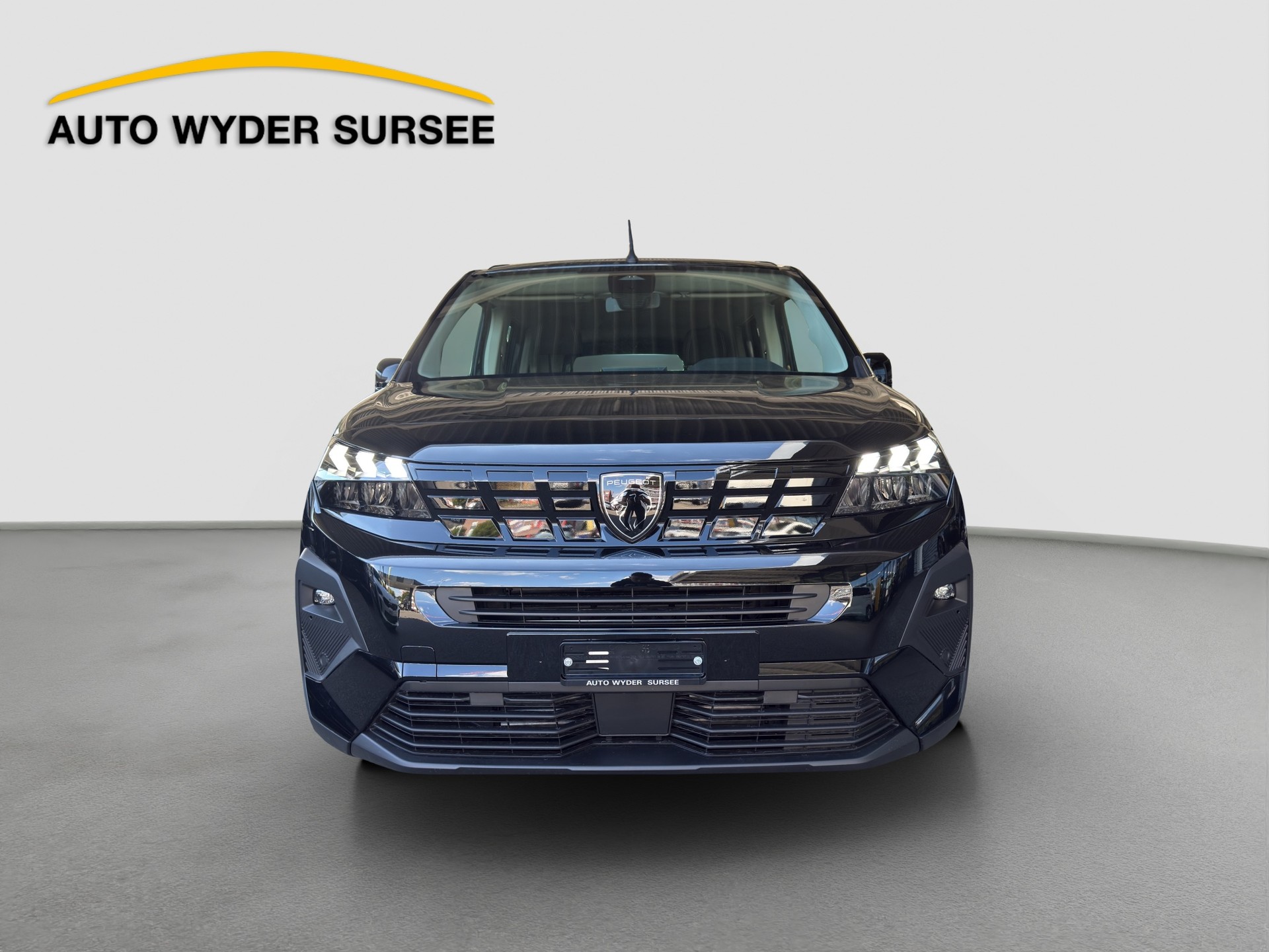 PEUGEOT Rifter Long 1.5 BlueHDi 130 Family Edition-image-1