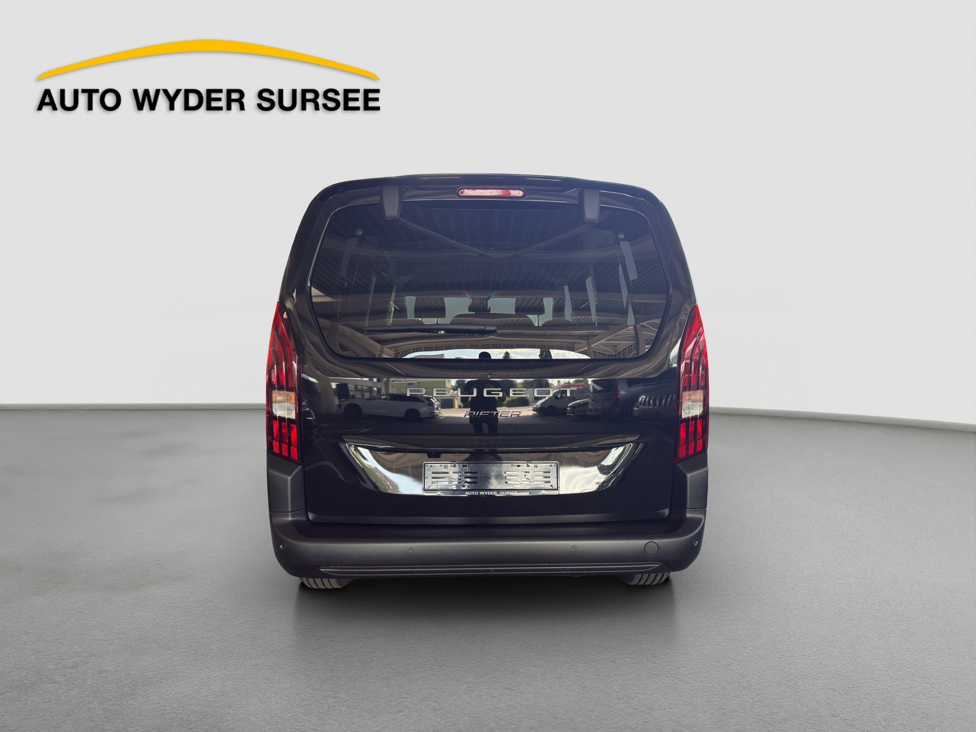 PEUGEOT Rifter Long 1.5 BlueHDi 130 Family Edition-image-4