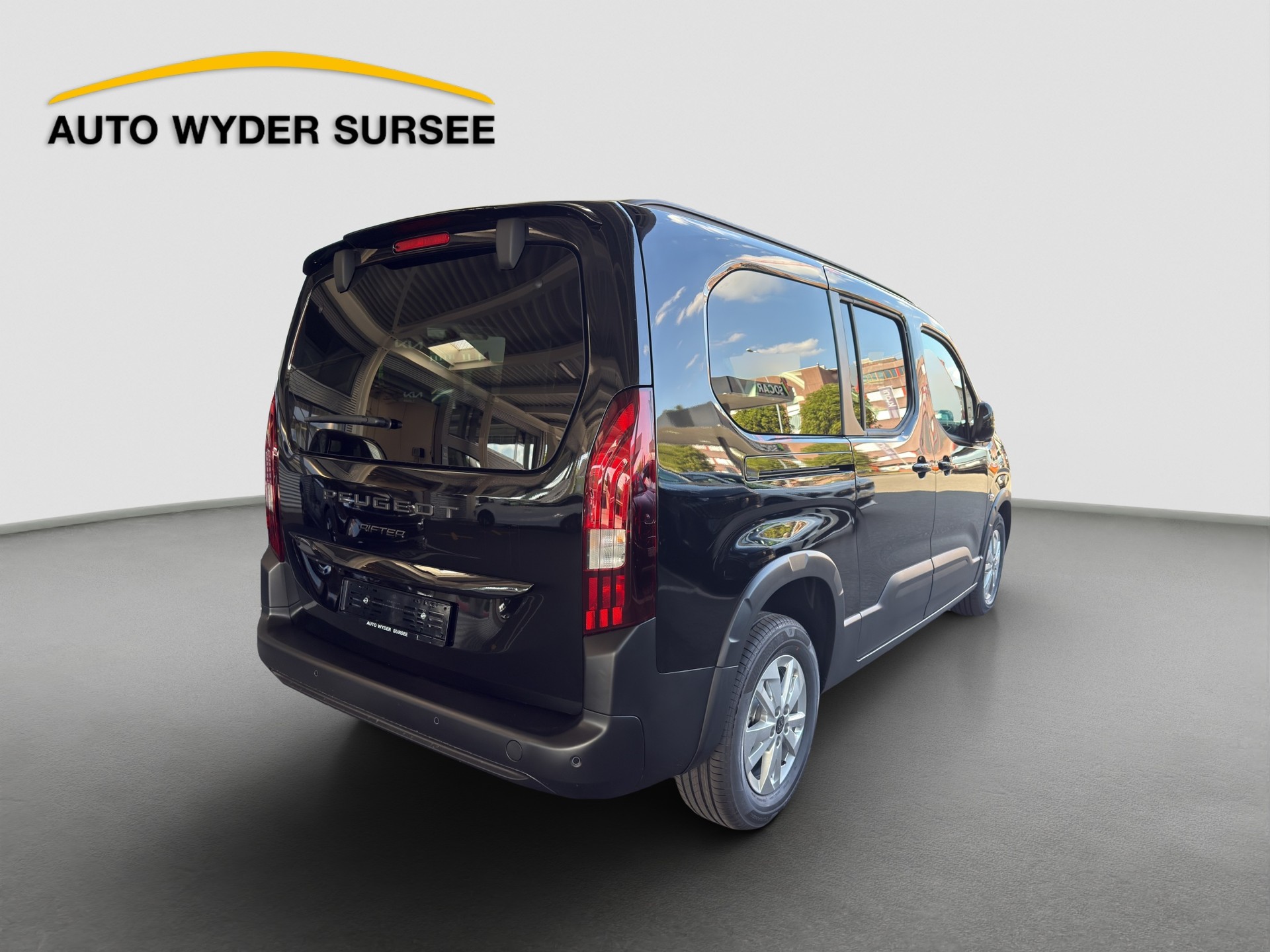 PEUGEOT Rifter Long 1.5 BlueHDi 130 Family Edition-image-5